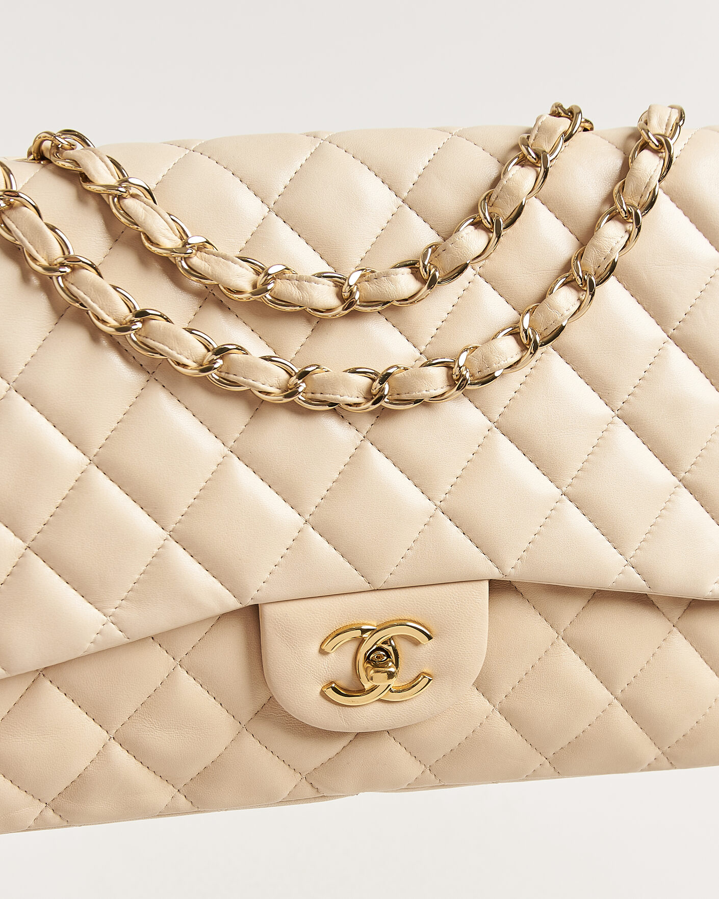 Herr | Pre-Owned & Vintage Bags | Chanel Pre-Owned | Classic Jumbo Single Flap Bag Lambskin Beige