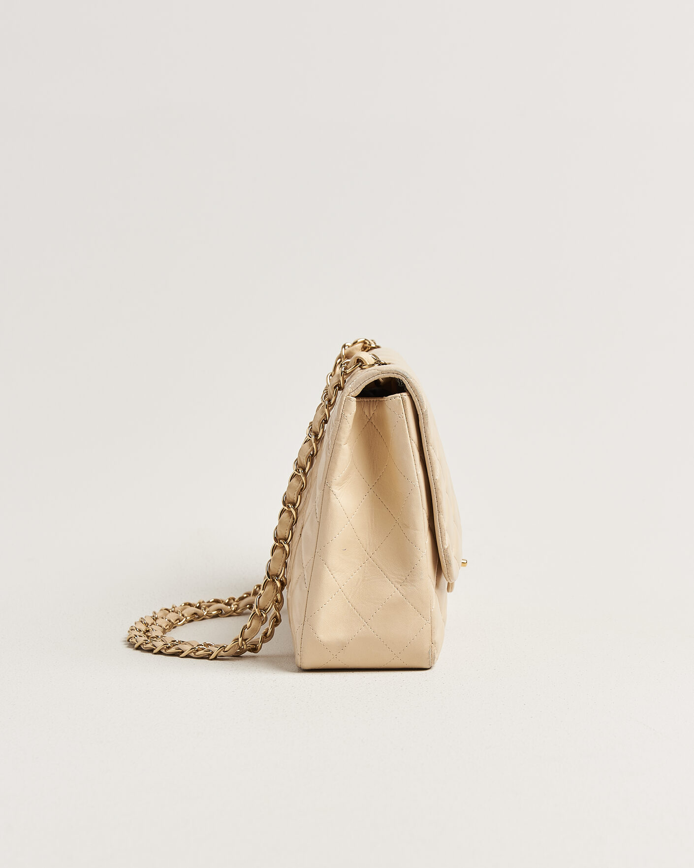 Herr | Pre-Owned & Vintage Bags | Chanel Pre-Owned | Classic Jumbo Single Flap Bag Lambskin Beige