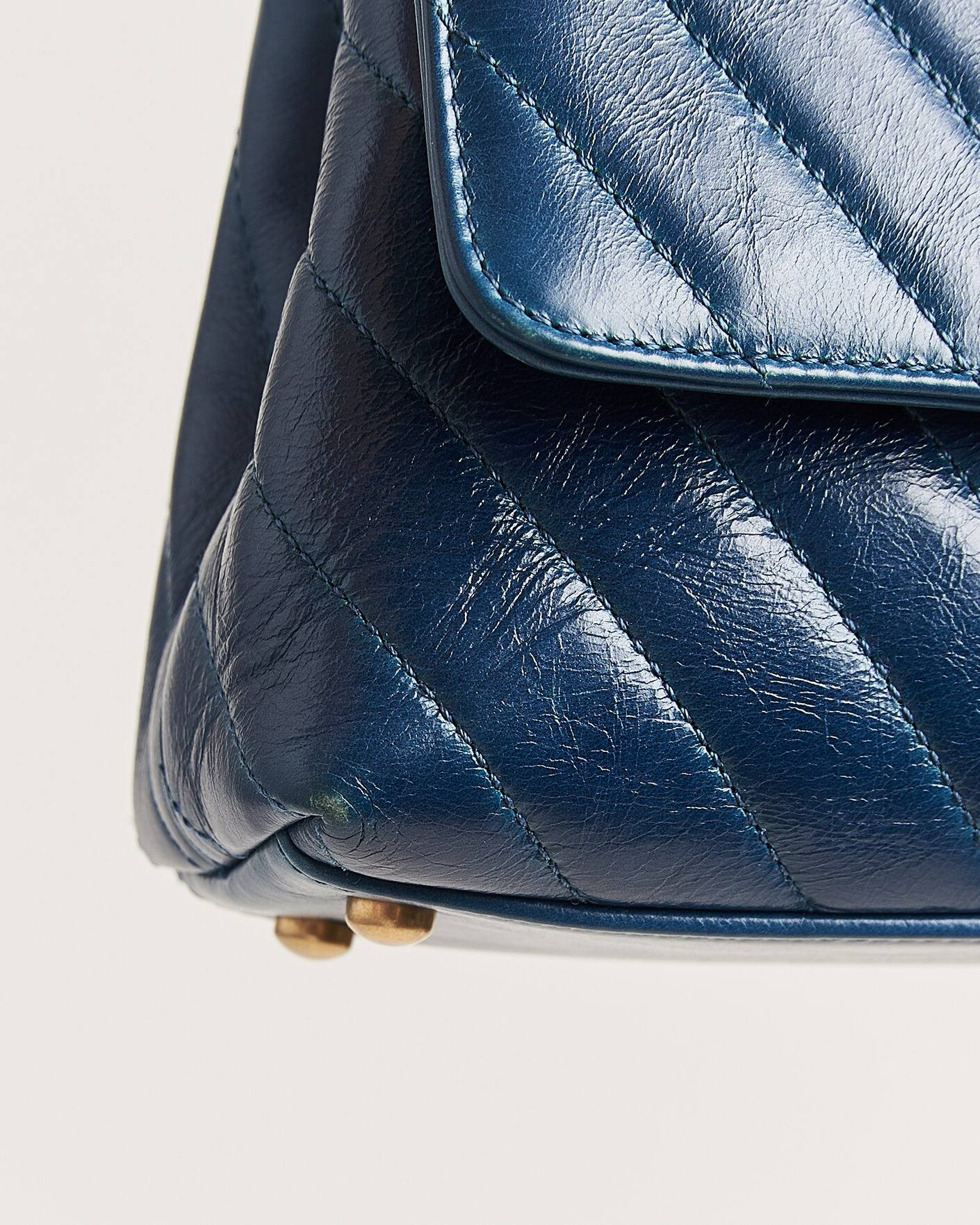 Herr | Pre-Owned & Vintage Bags | Chanel Pre-Owned | Coco Handle Chevron Bag Blue