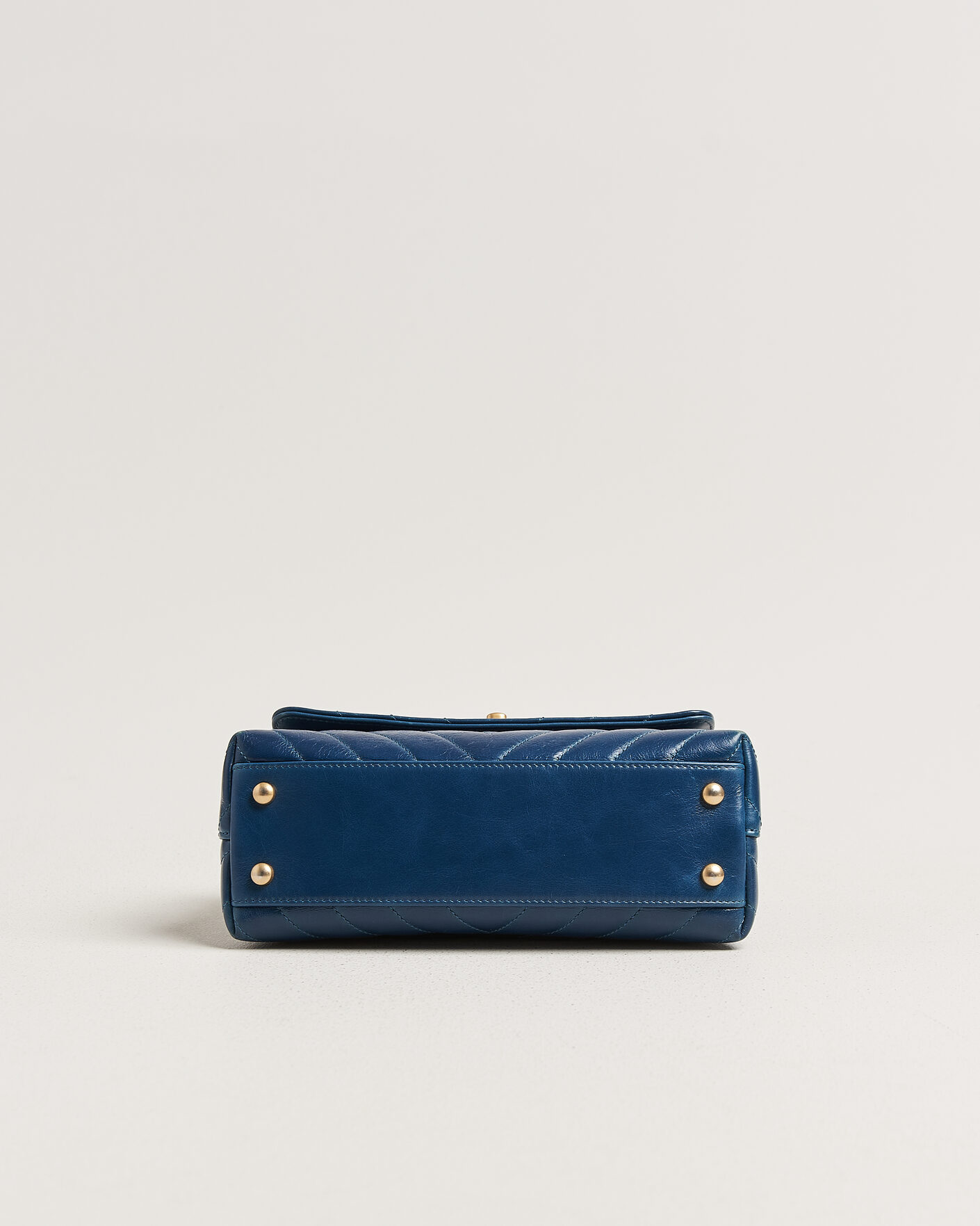 Herr | Pre-Owned & Vintage Bags | Chanel Pre-Owned | Coco Handle Chevron Bag Blue