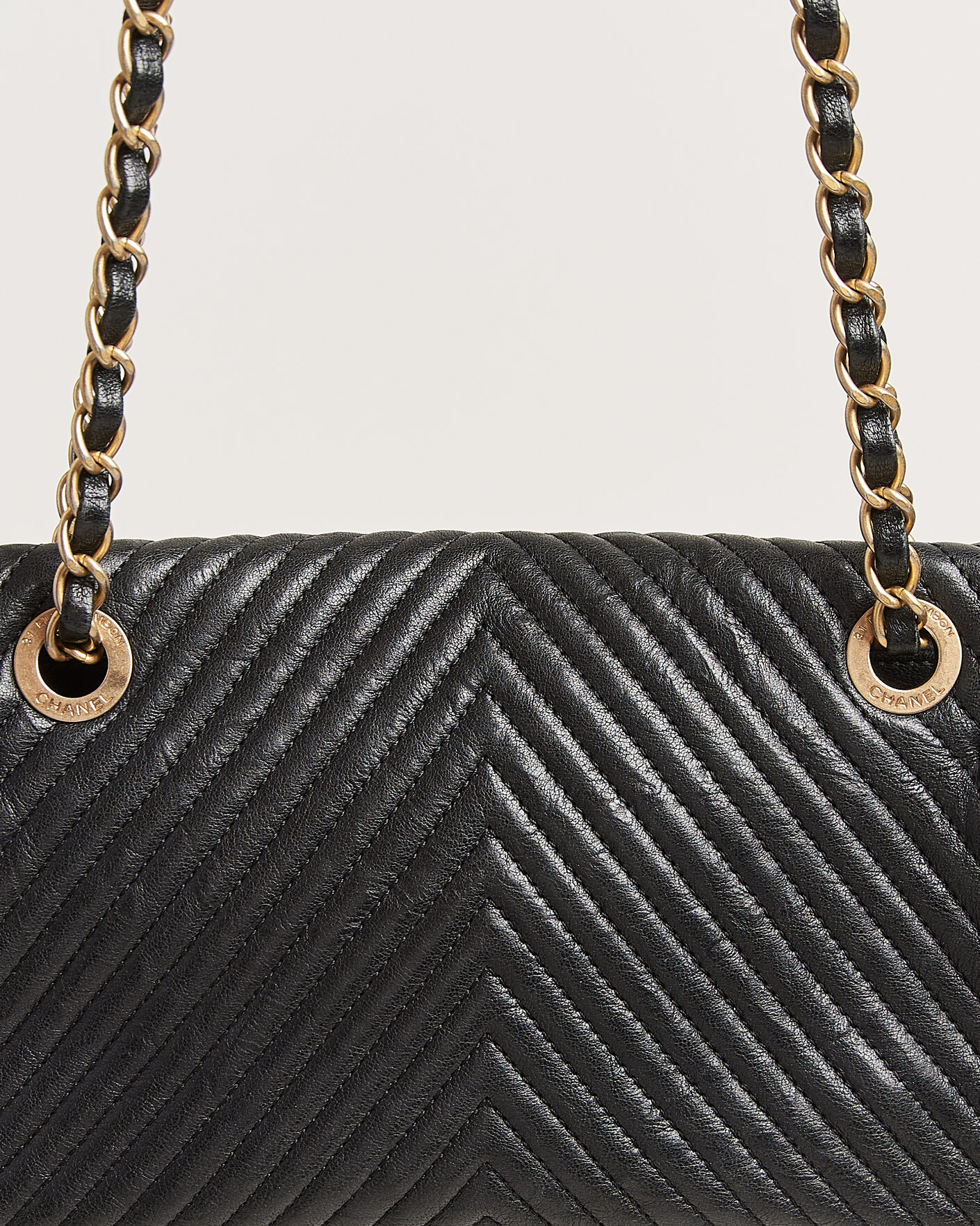 Herr | Pre-Owned & Vintage Bags | Chanel Pre-Owned | Chevron Small Flap Bag Black