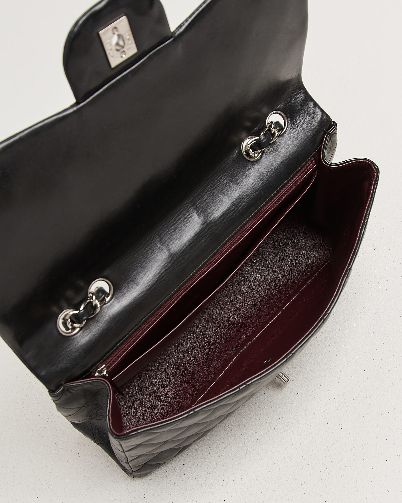Herr | Pre-Owned & Vintage Bags | Chanel Pre-Owned | Classic Jumbo Single Flap Bag Lambskin Black