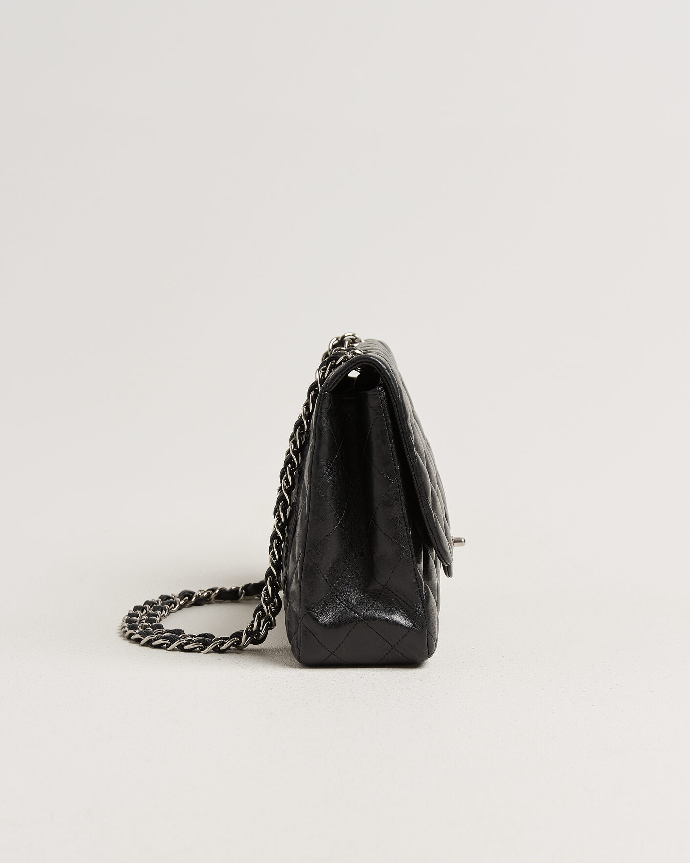 Herr | Pre-Owned & Vintage Bags | Chanel Pre-Owned | Classic Jumbo Single Flap Bag Lambskin Black