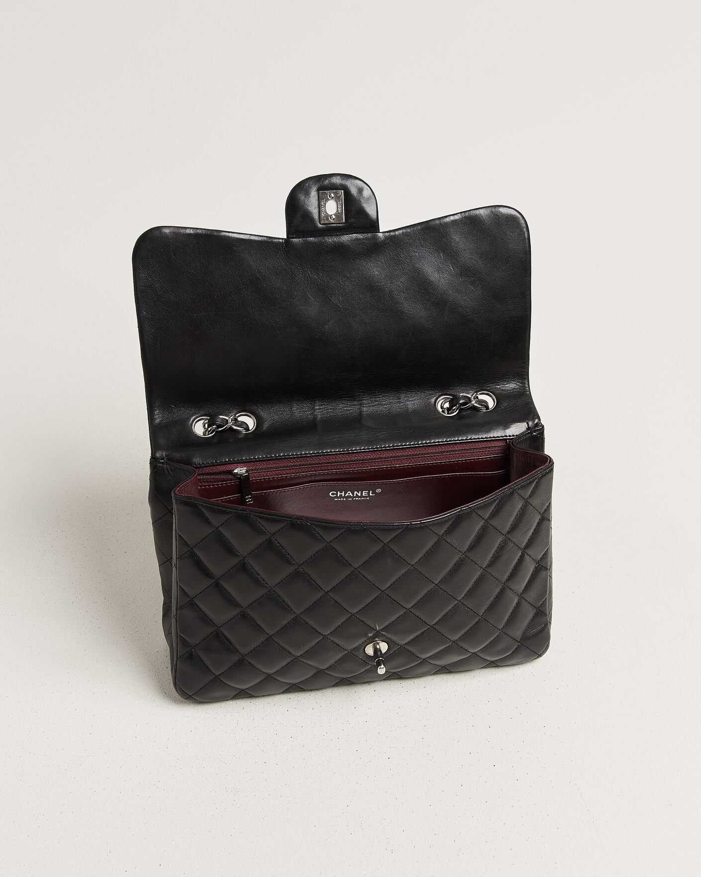 Herr | Pre-Owned & Vintage Bags | Chanel Pre-Owned | Classic Jumbo Single Flap Bag Lambskin Black