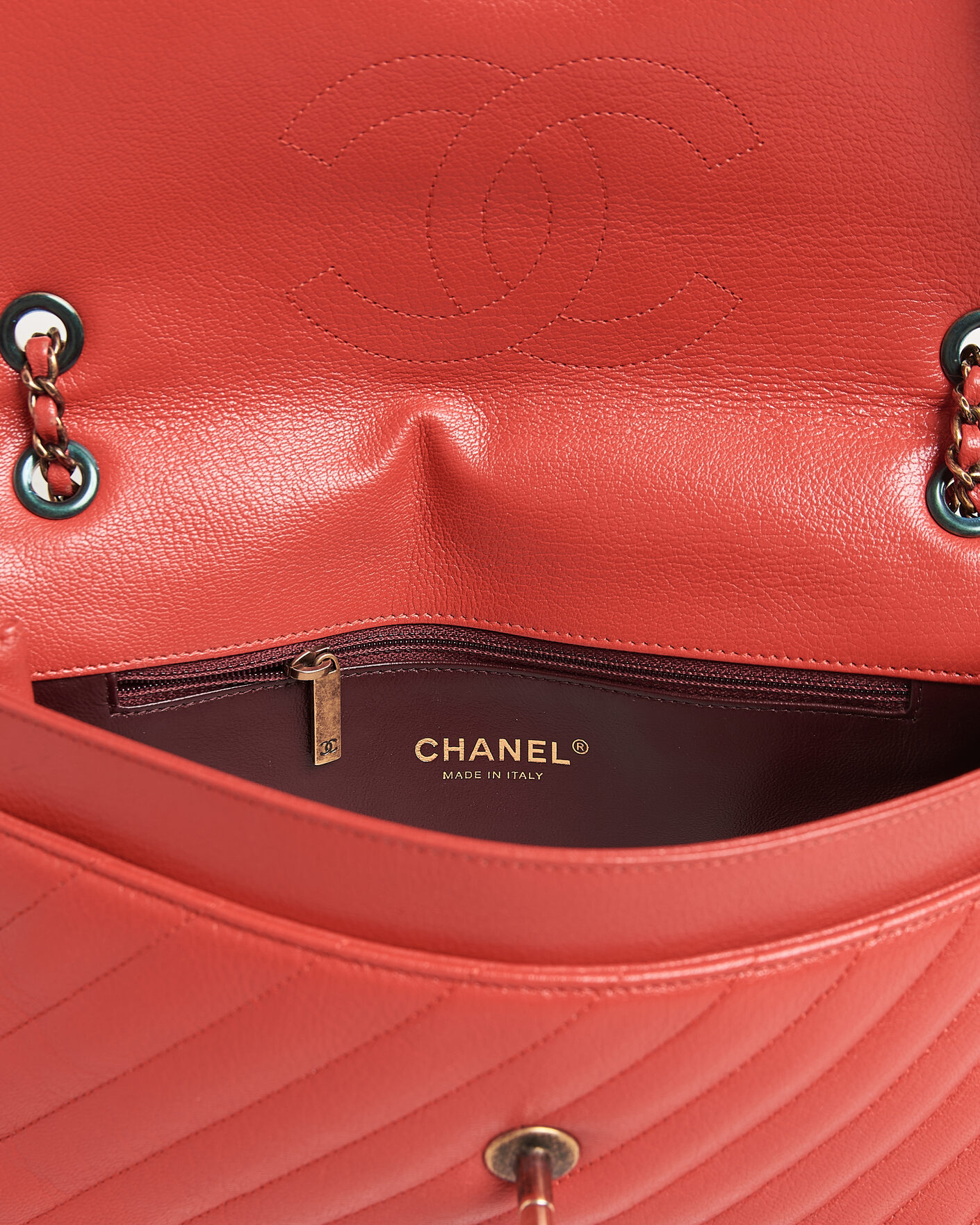 Herr | Pre-Owned & Vintage Bags | Chanel Pre-Owned | Chevron Medium Flap Bag Coral