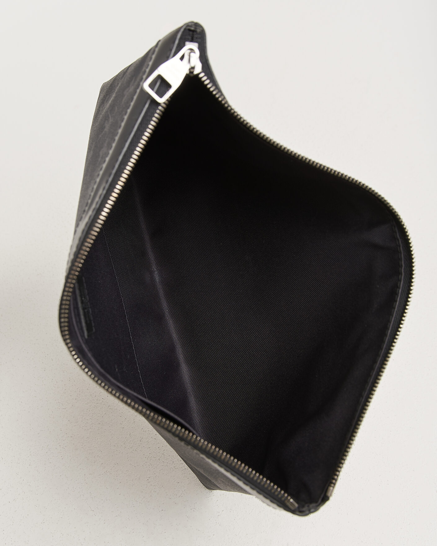 Herr | Pre-Owned & Vintage Bags | Louis Vuitton Pre-Owned | Discovery Pochette Monogram Eclipse