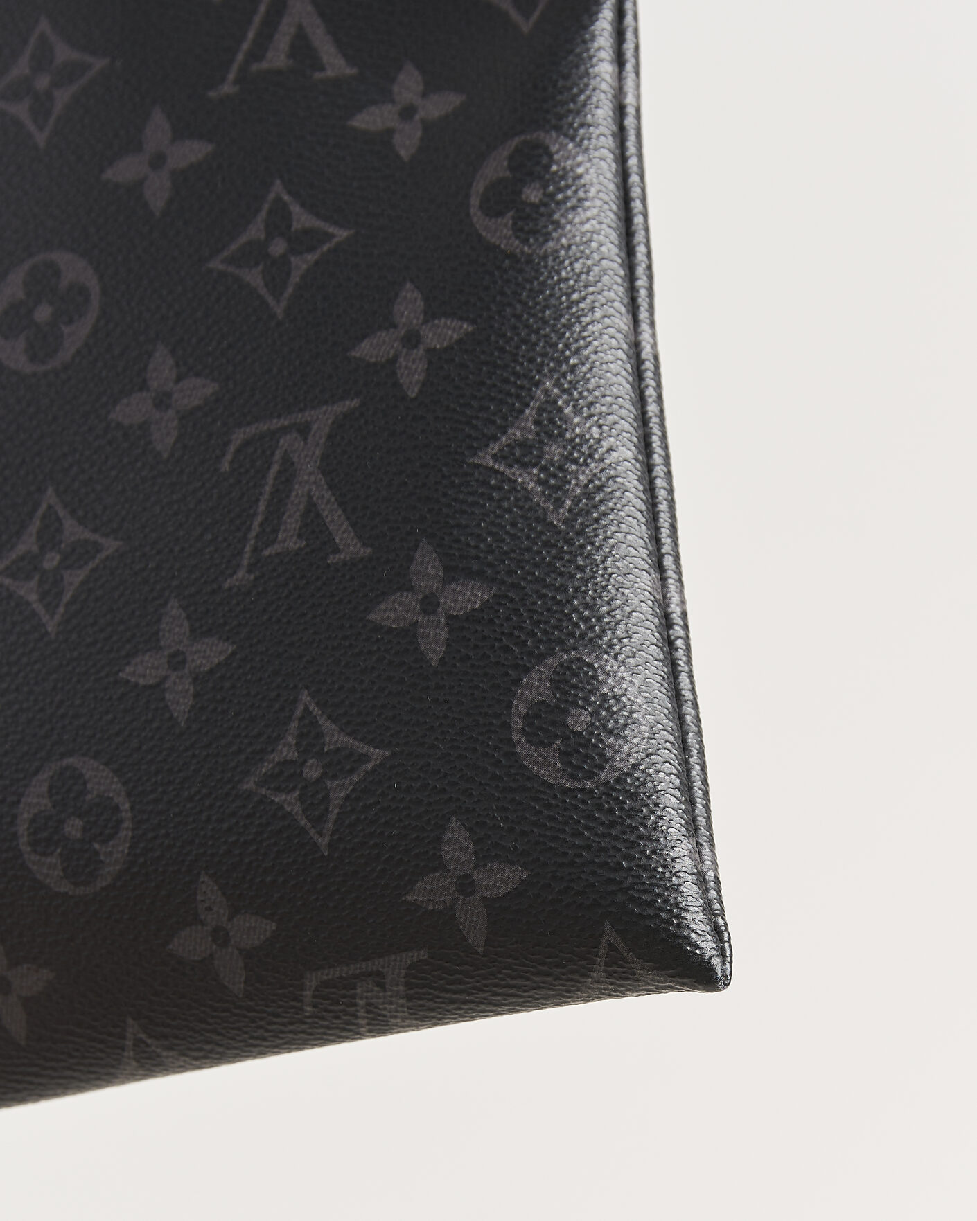 Herr | Pre-Owned & Vintage Bags | Louis Vuitton Pre-Owned | Discovery Pochette Monogram Eclipse