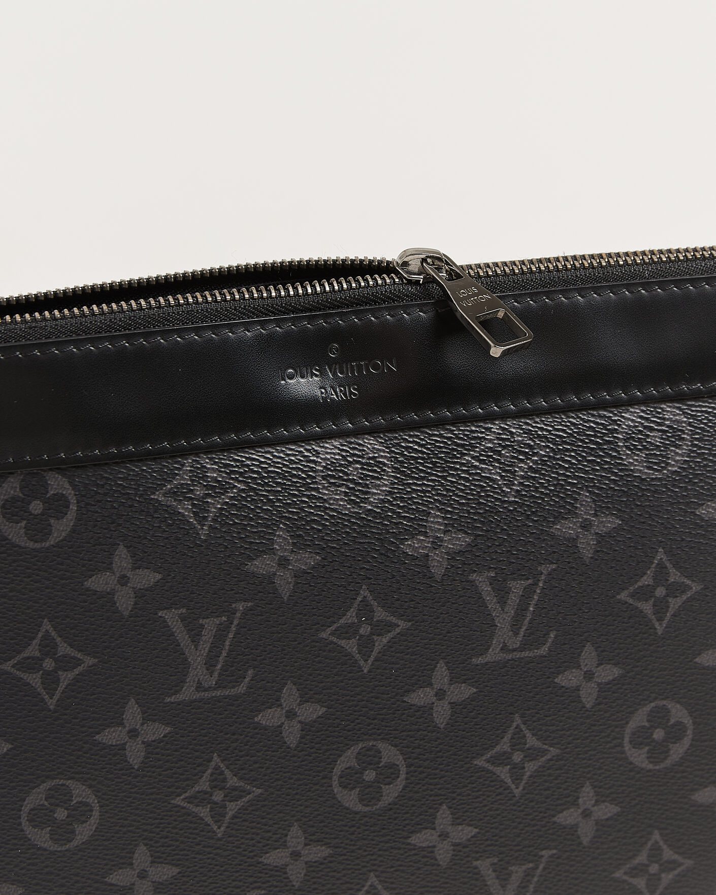 Herr | Pre-Owned & Vintage Bags | Louis Vuitton Pre-Owned | Discovery Pochette Monogram Eclipse
