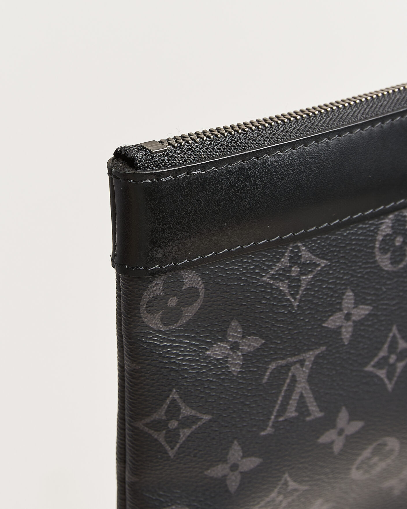 Herr | Pre-Owned & Vintage Bags | Louis Vuitton Pre-Owned | Discovery Pochette Monogram Eclipse