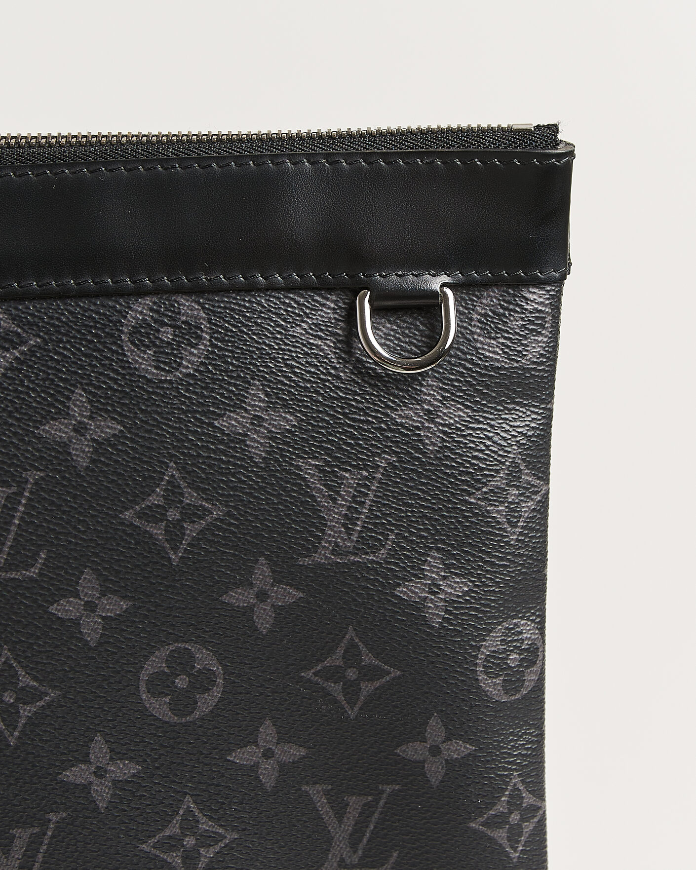 Herr | Pre-Owned & Vintage Bags | Louis Vuitton Pre-Owned | Discovery Pochette Monogram Eclipse