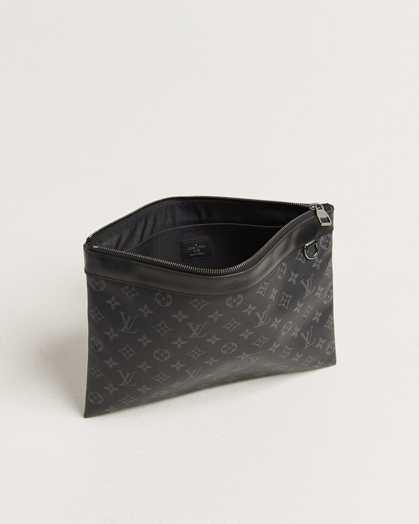 Herr | Pre-Owned & Vintage Bags | Louis Vuitton Pre-Owned | Discovery Pochette Monogram Eclipse