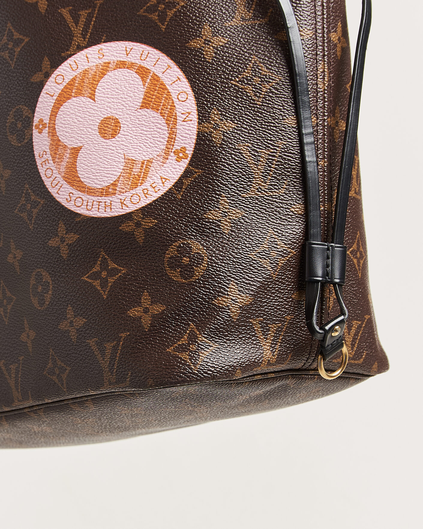 Herr | Pre-Owned & Vintage Bags | Louis Vuitton Pre-Owned | Neverfull MM World Tour Japan Monogram
