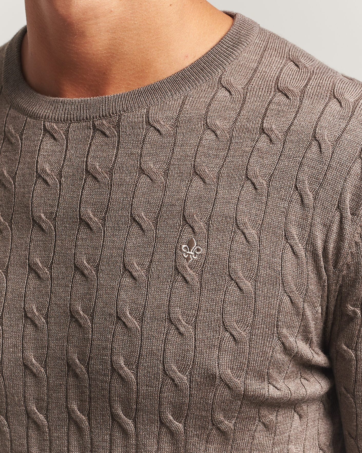 Herr | Tröjor | Morris | Merino Cable O-Neck Brown