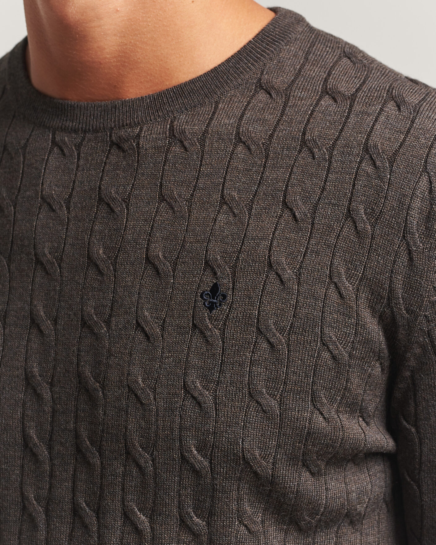 Herr | Tröjor | Morris | Merino Cable O-Neck Brown