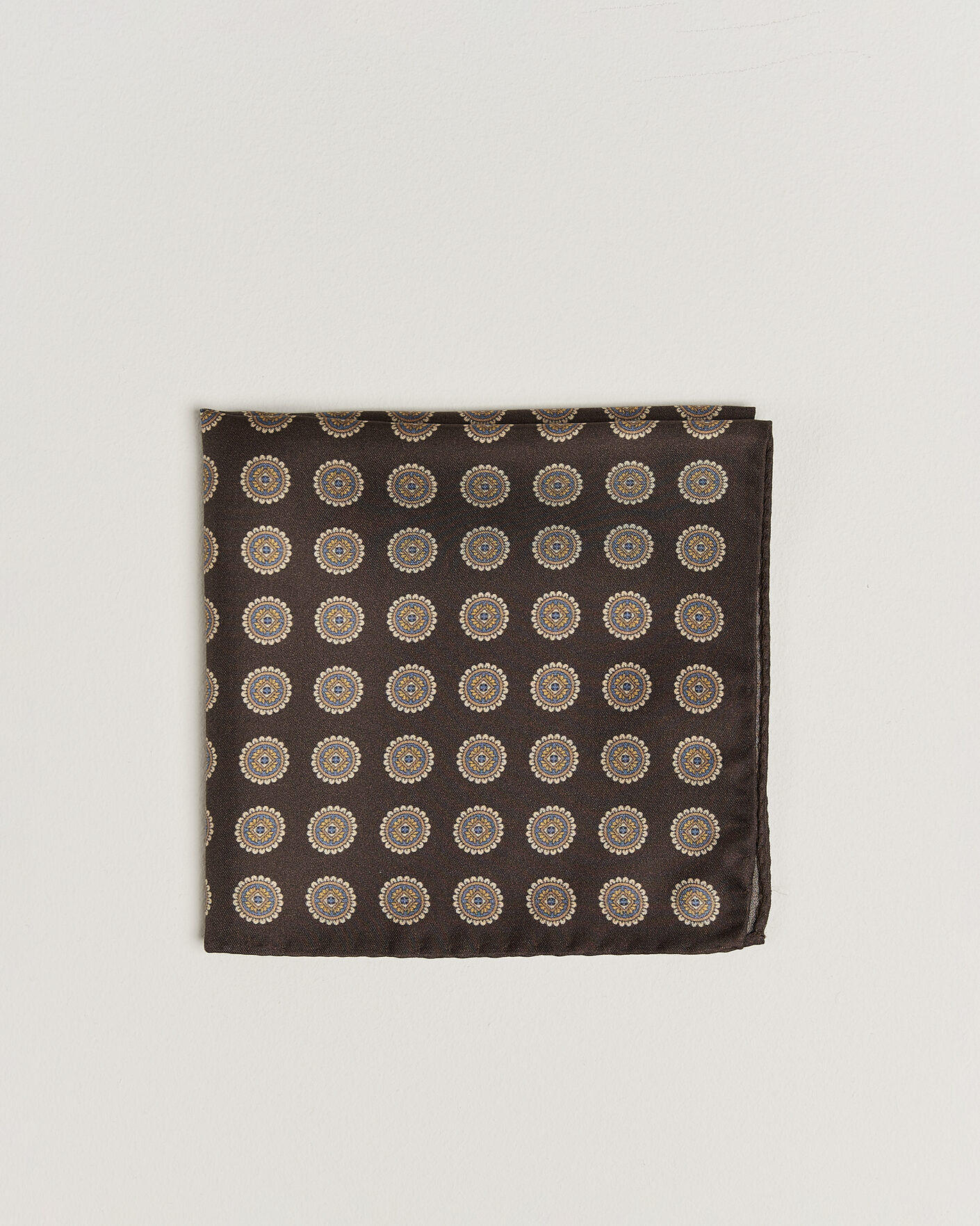 Herr | Näsdukar | Amanda Christensen | Silk Twill Medallion Pocket Square Brown
