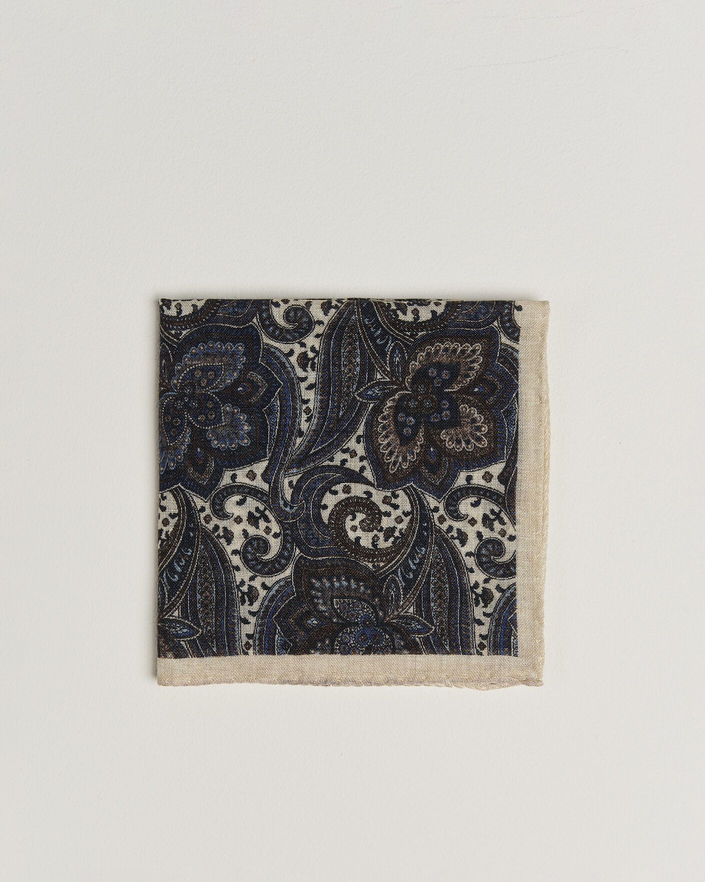 Herr | Näsdukar | Amanda Christensen | Wool Large Paisley Pocket Square Cream