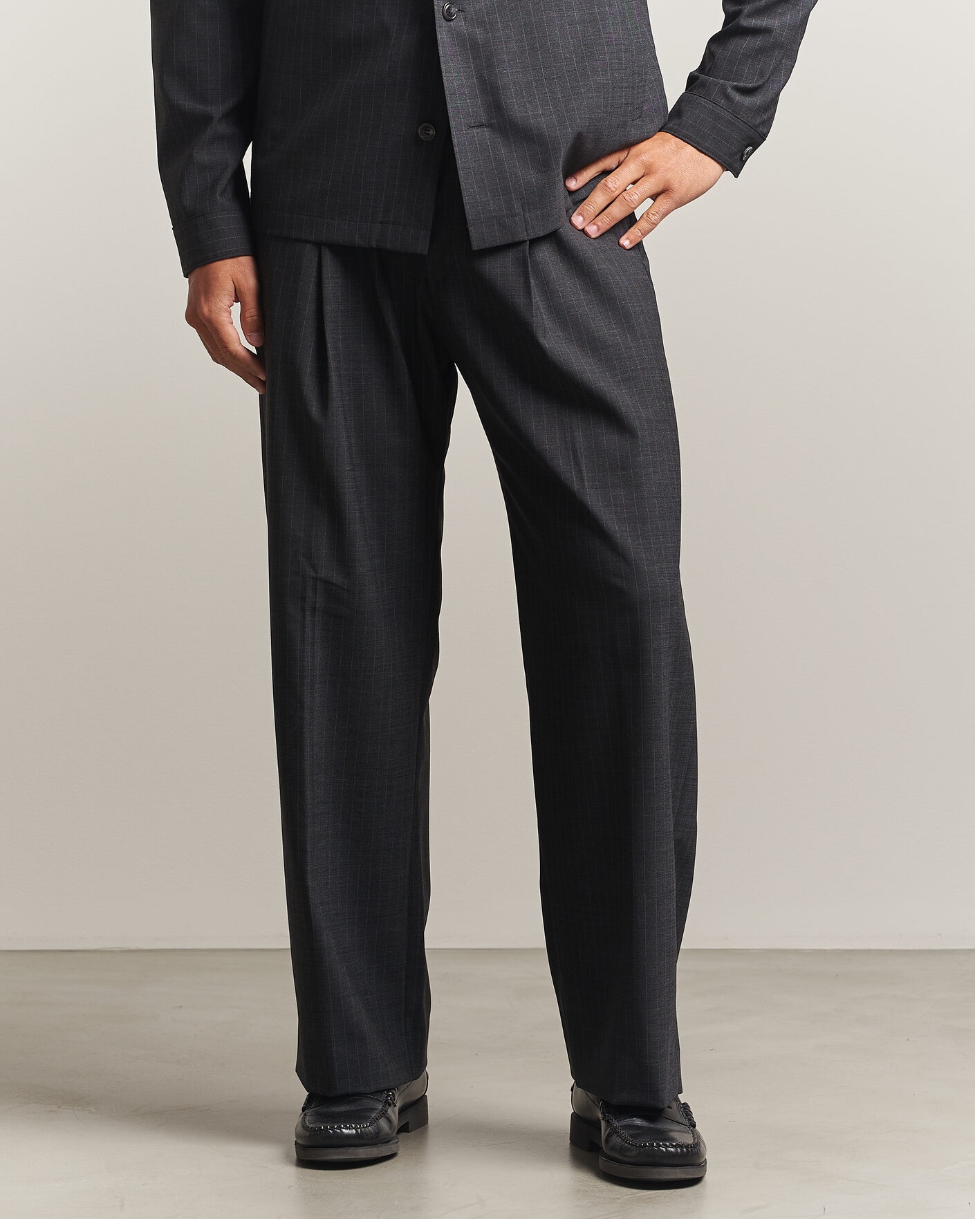 Herr | Byxor | NN07 | Kay Wool Pinstriped Trousers Dark Grey