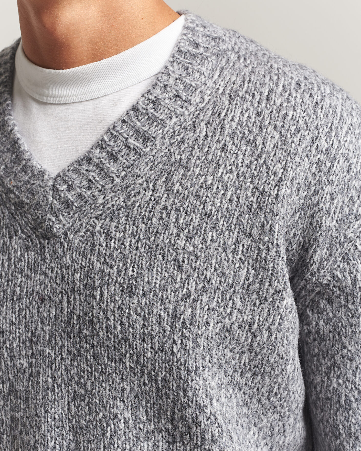 Herr | Tröjor | NN07 | Flint Wool Knitted V-Neck Grey Melange