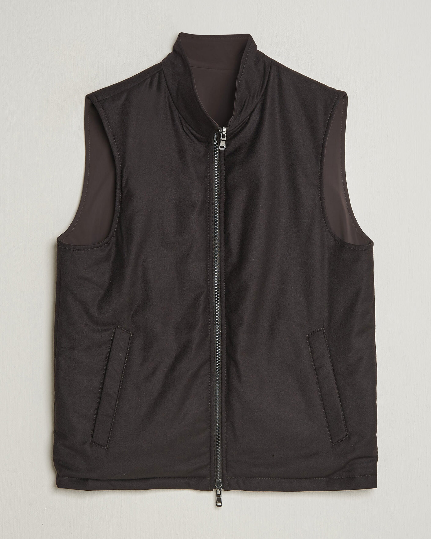 Herr | Västar | Oscar Jacobson | Nylon/Wool Reversible Vest Brown