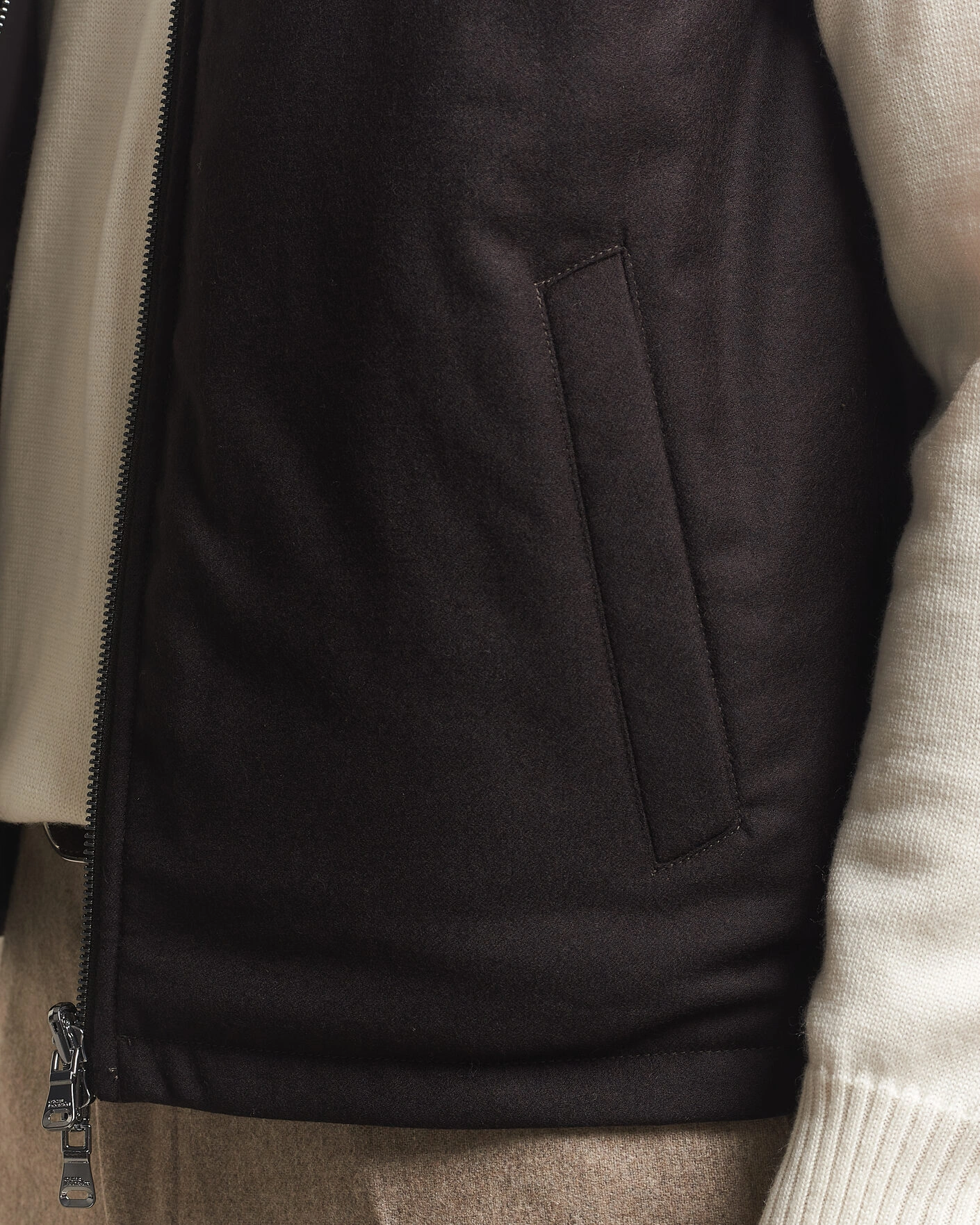 Herr | Västar | Oscar Jacobson | Nylon/Wool Reversible Vest Brown