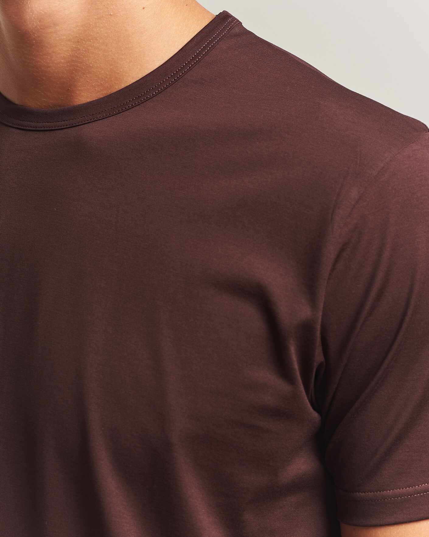 Herr | T-Shirts | Sunspel | Crew Neck Q82 Cotton T-Shirt Dark Brown
