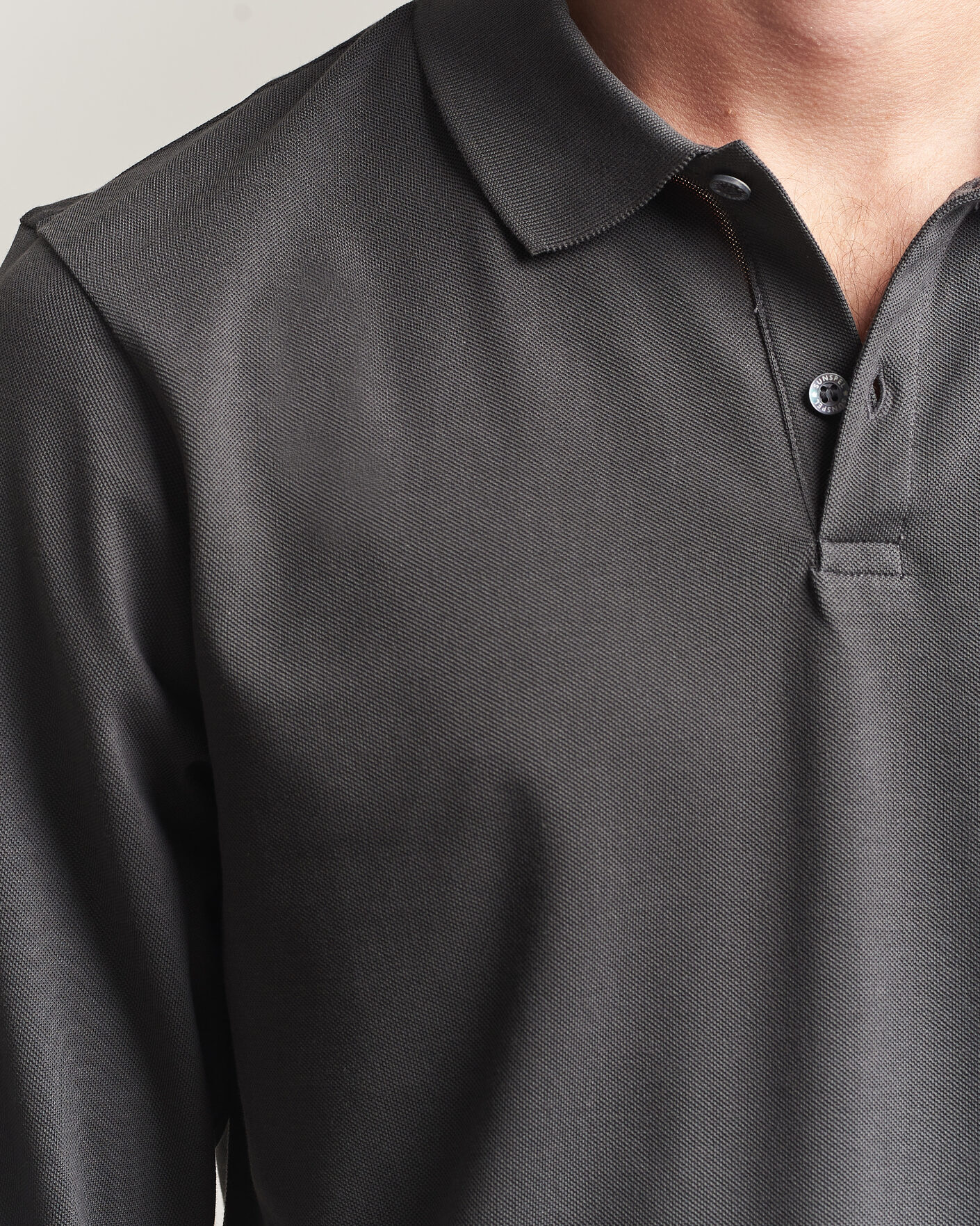 Herr | Pikéer | Sunspel | Supima Cotton Long Sleeve Pique Polo Anthracite