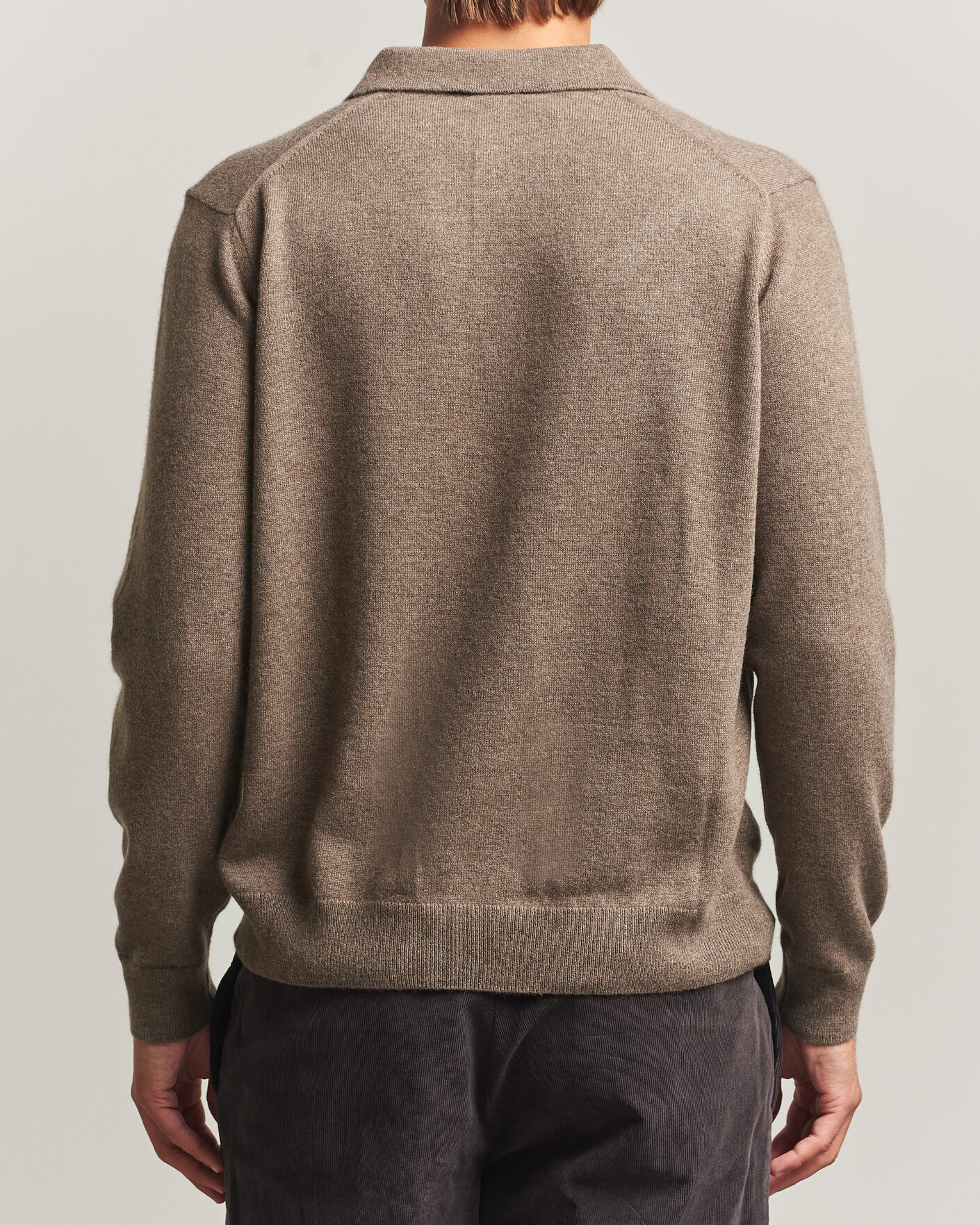 Herr | Tröjor | Sunspel | Cashmere Polo Taupe