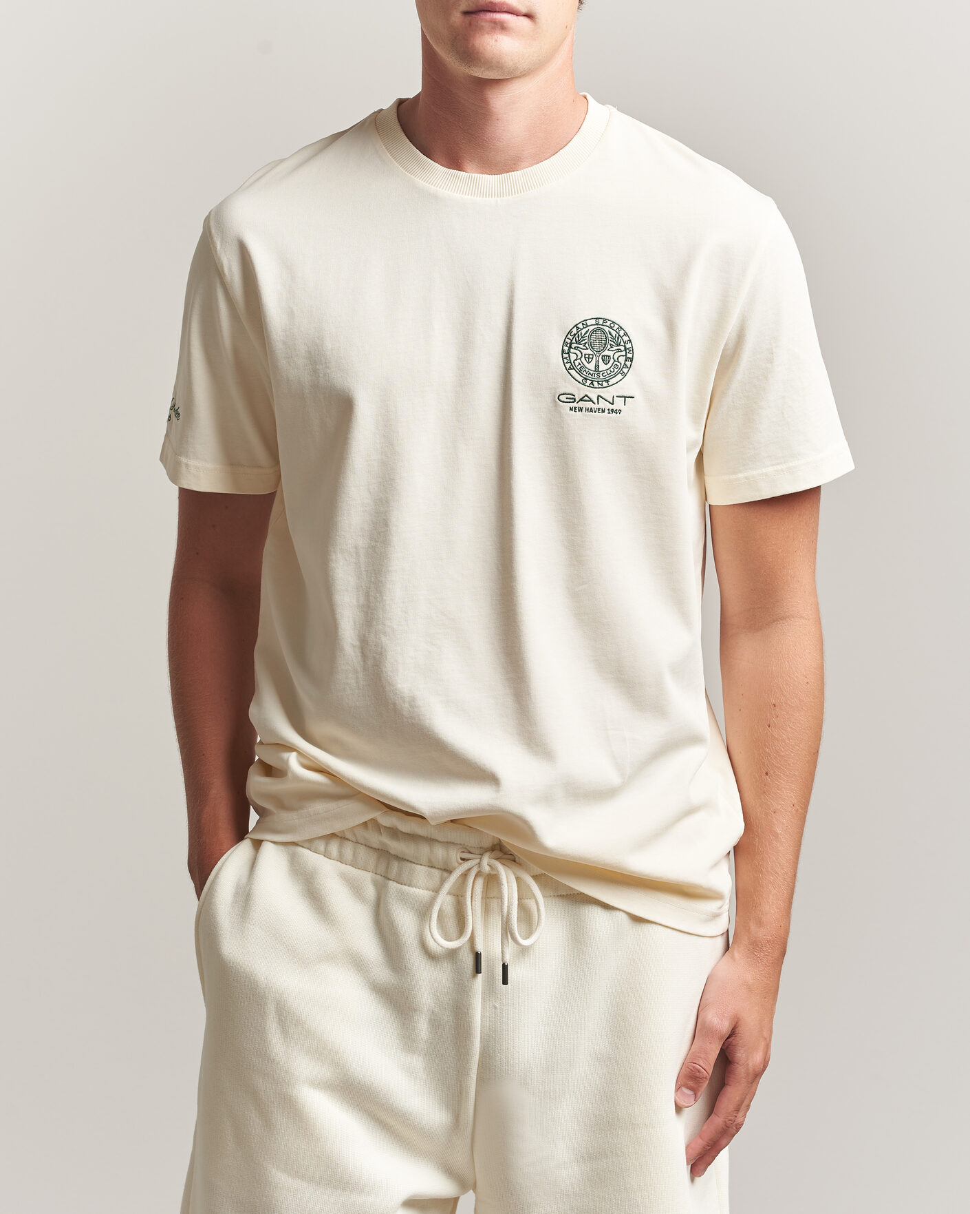 Herr | T-Shirts | Gant | Tournament Crew Neck T-Shirt Cream