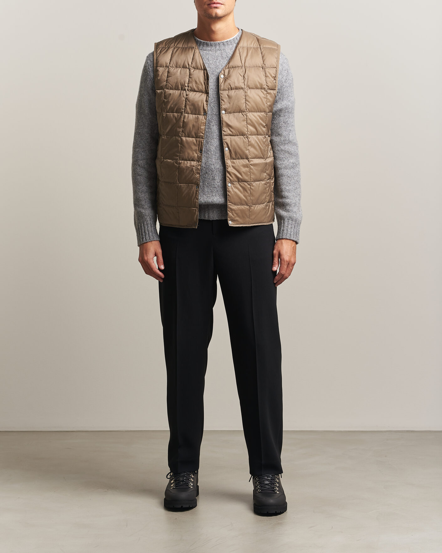 Herr | Västar | TAION | V-Neck Lightweight Down Vest Khaki