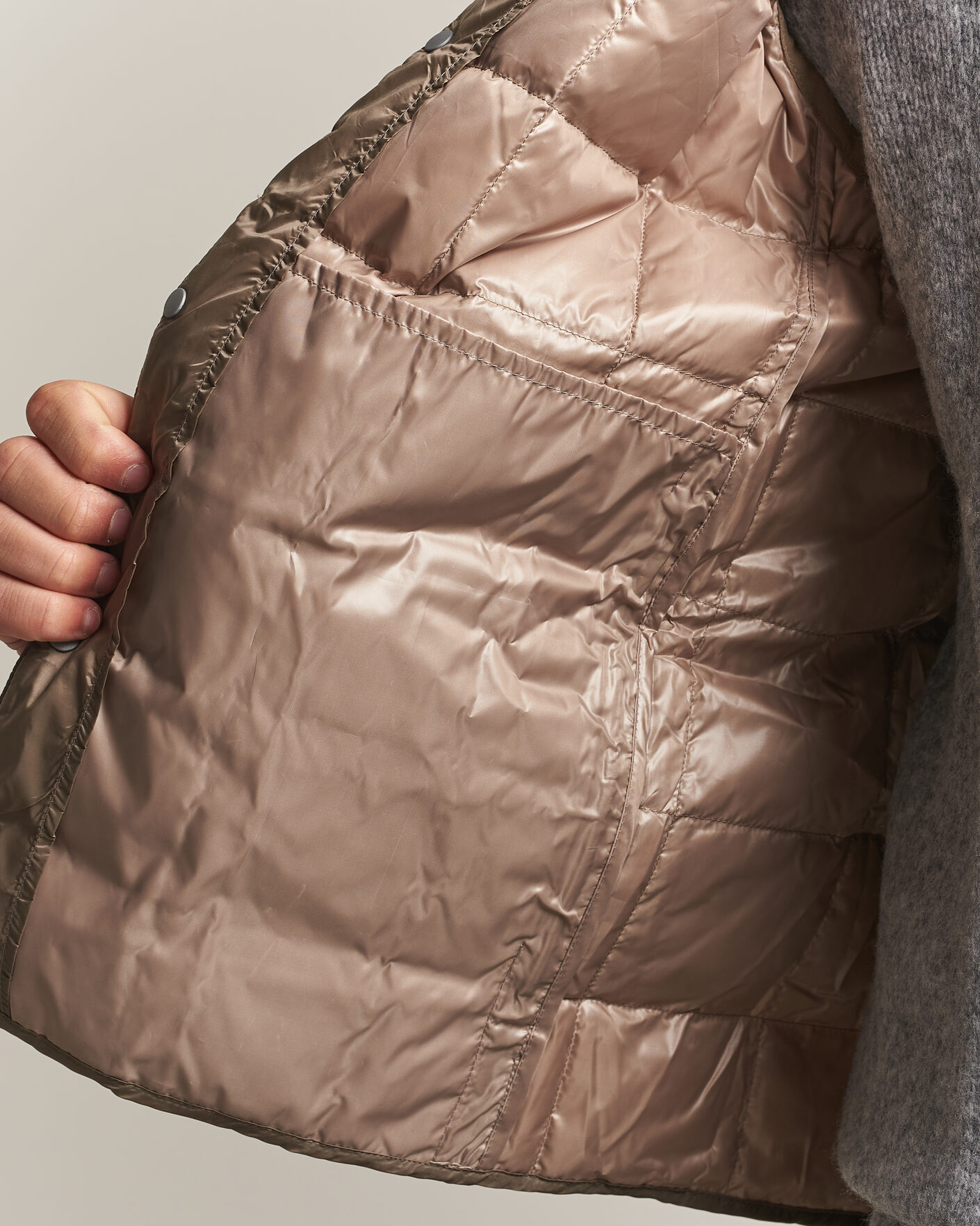 Herr | Västar | TAION | V-Neck Lightweight Down Vest Khaki