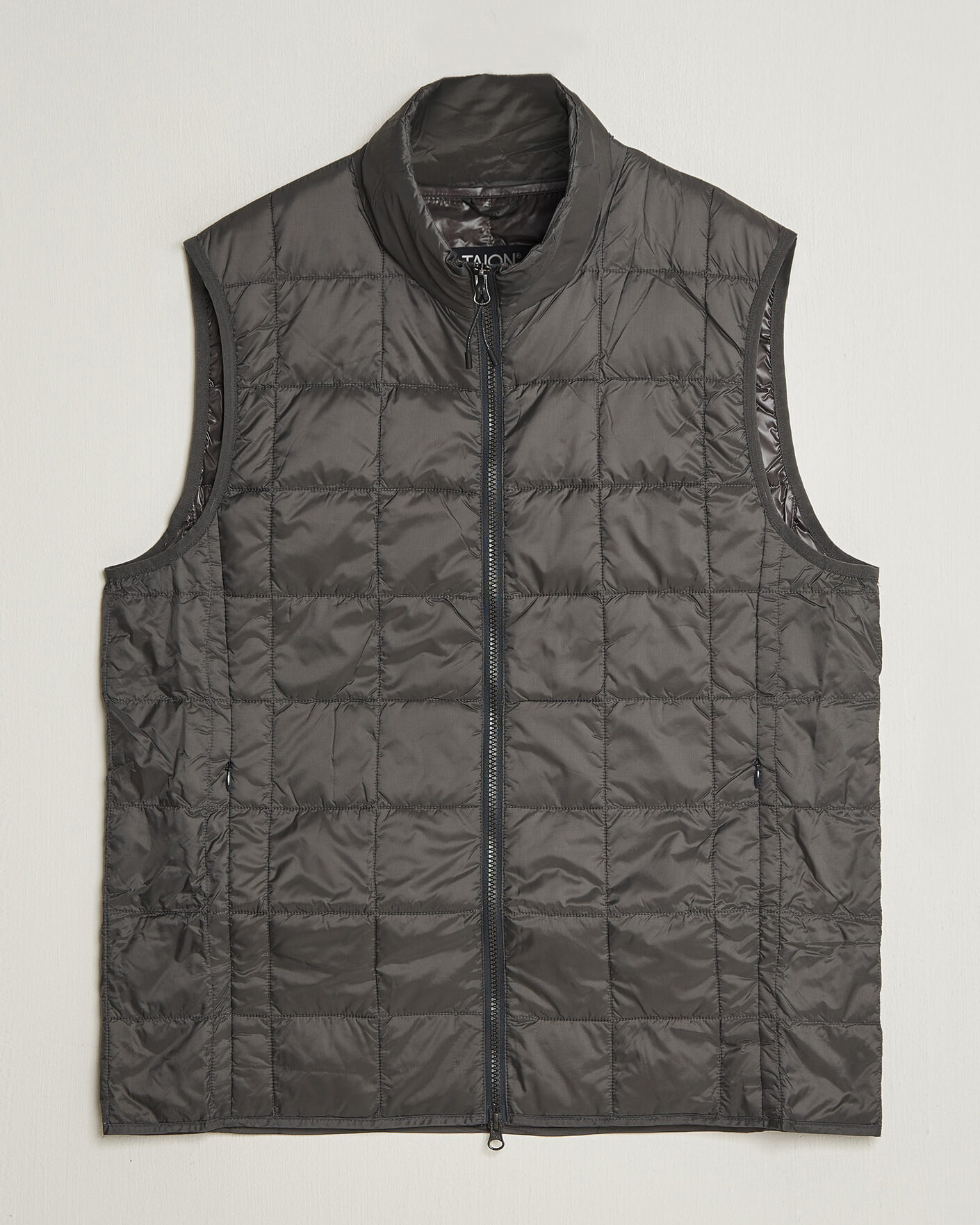 Herr | Västar | TAION | High Neck Full Zip Lightweight Down Vest Dark Grey
