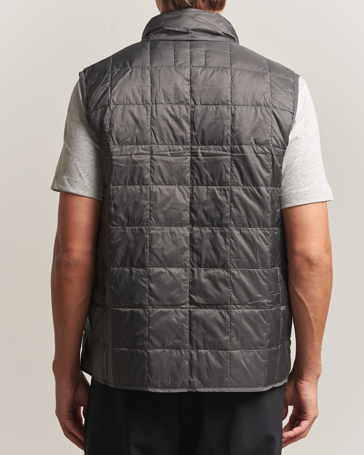 Herr | Västar | TAION | High Neck Full Zip Lightweight Down Vest Dark Grey