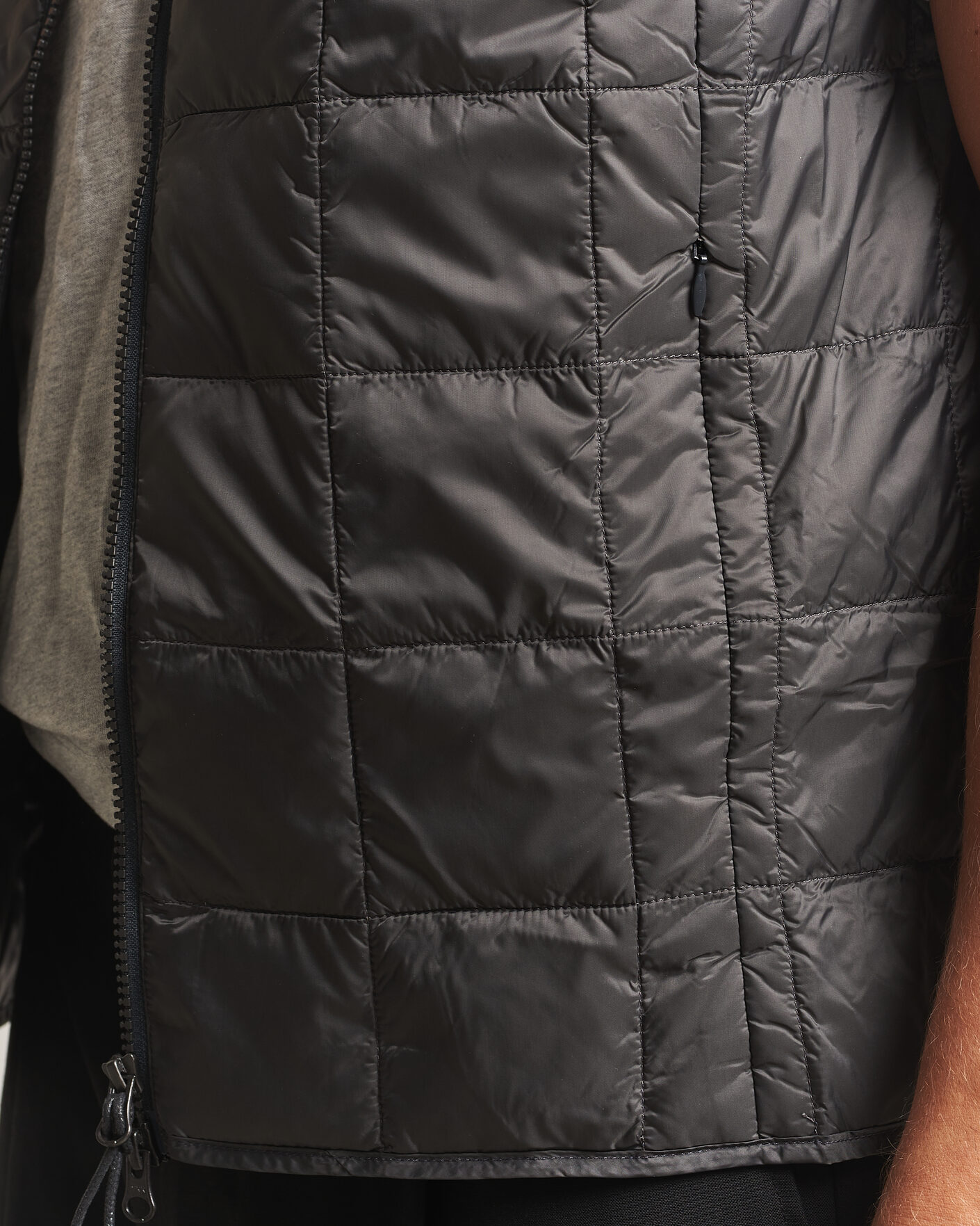 Herr | Västar | TAION | High Neck Full Zip Lightweight Down Vest Dark Grey