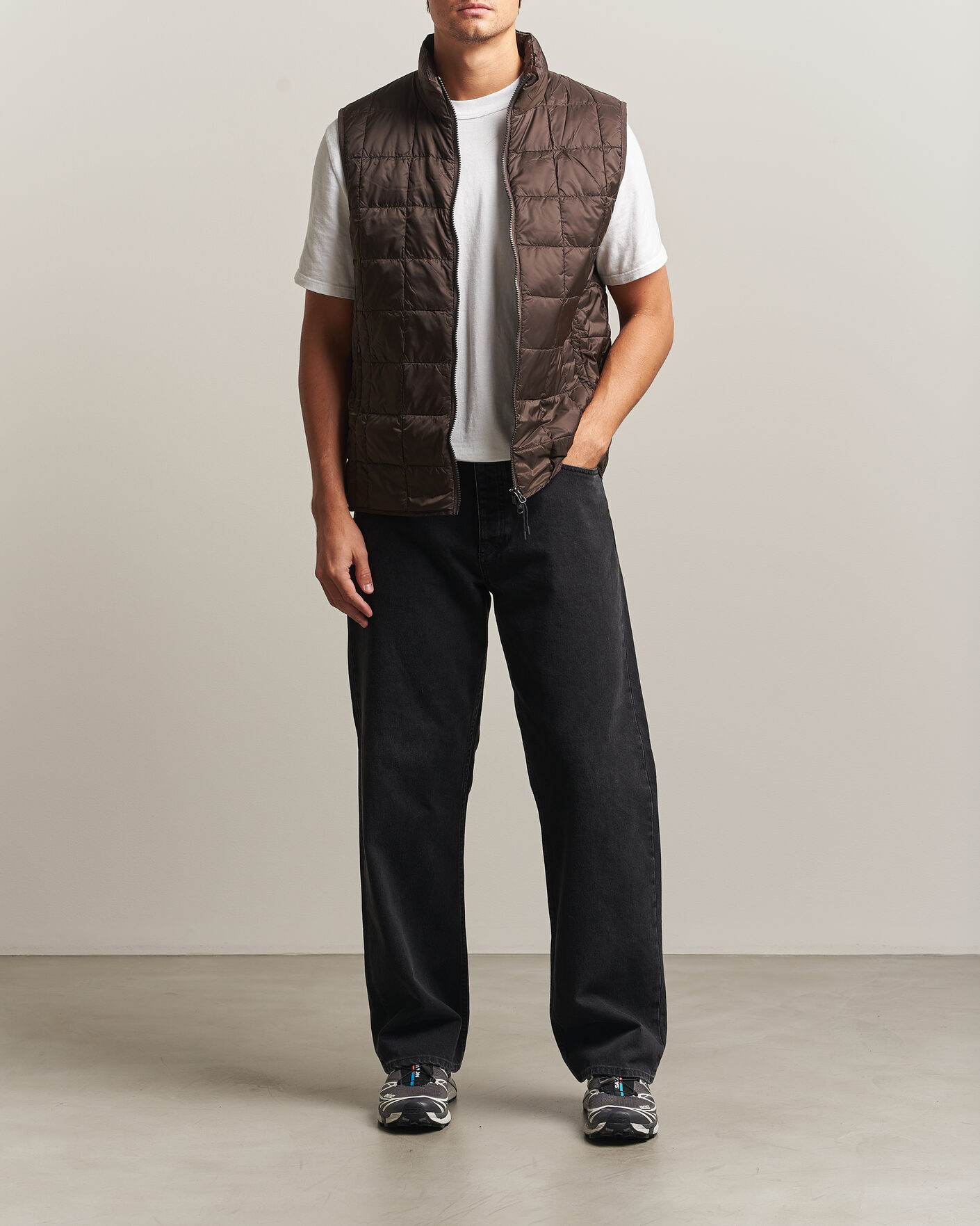 Herr | Västar | TAION | High Neck Full Zip Lightweight Down Vest Dark Choco