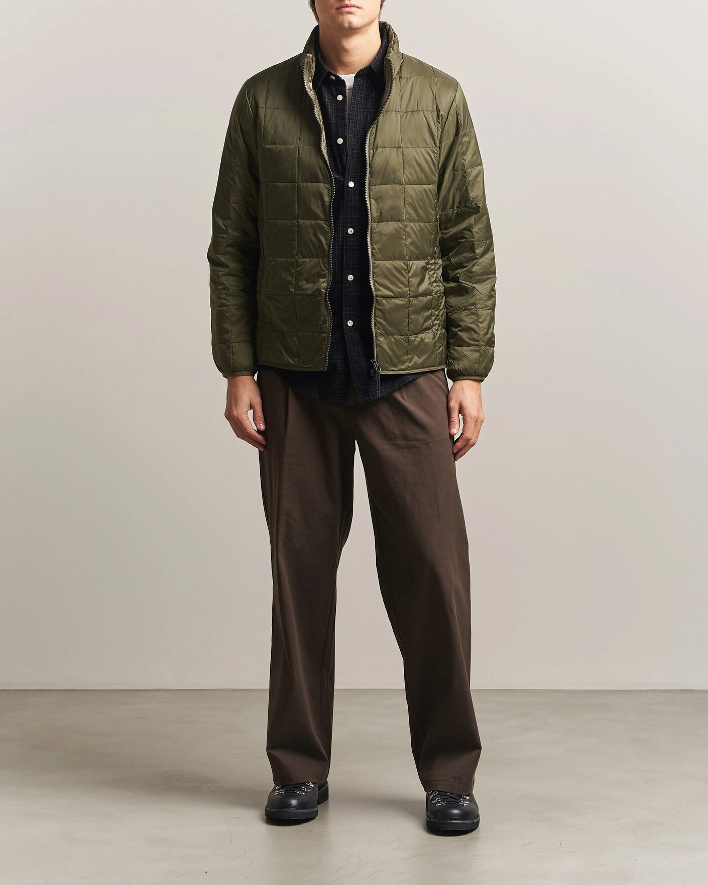Herr | Jackor | TAION | High Neck Full Zip Lightweight Down Jacket Dark Olive