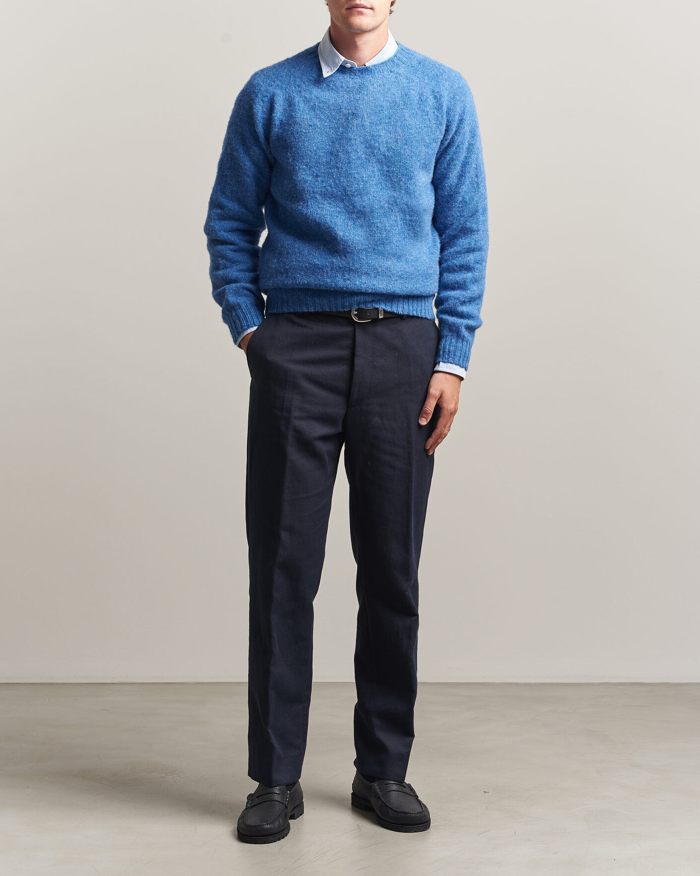Herr | Tröjor | Harley Of Scotland | Brushed Supersoft Lambswool Crewneck Cobalt