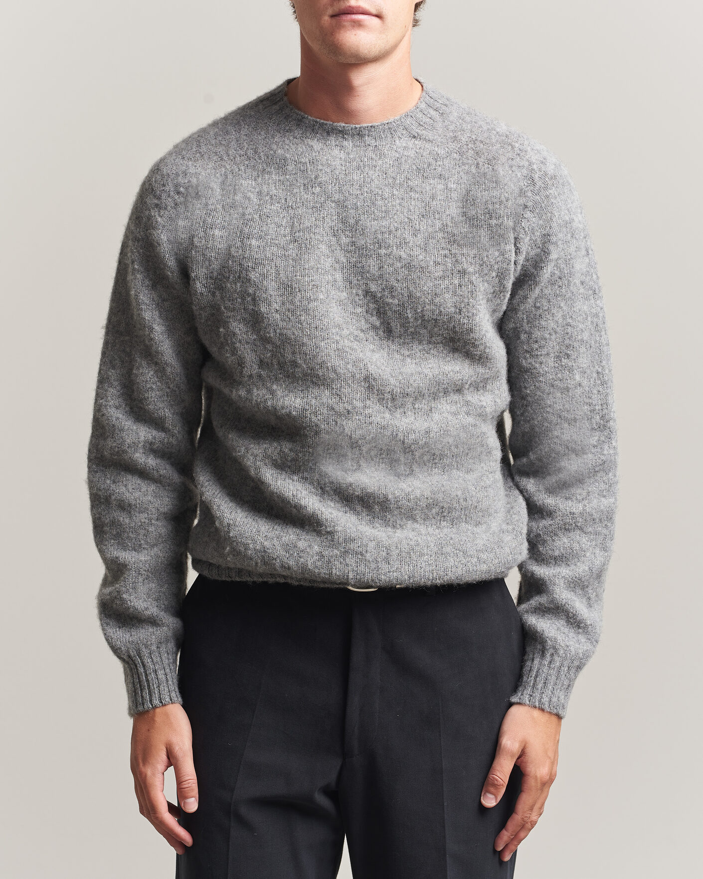Herr | Tröjor | Harley Of Scotland | Brushed Supersoft Lambswool Crewneck Mid Grey