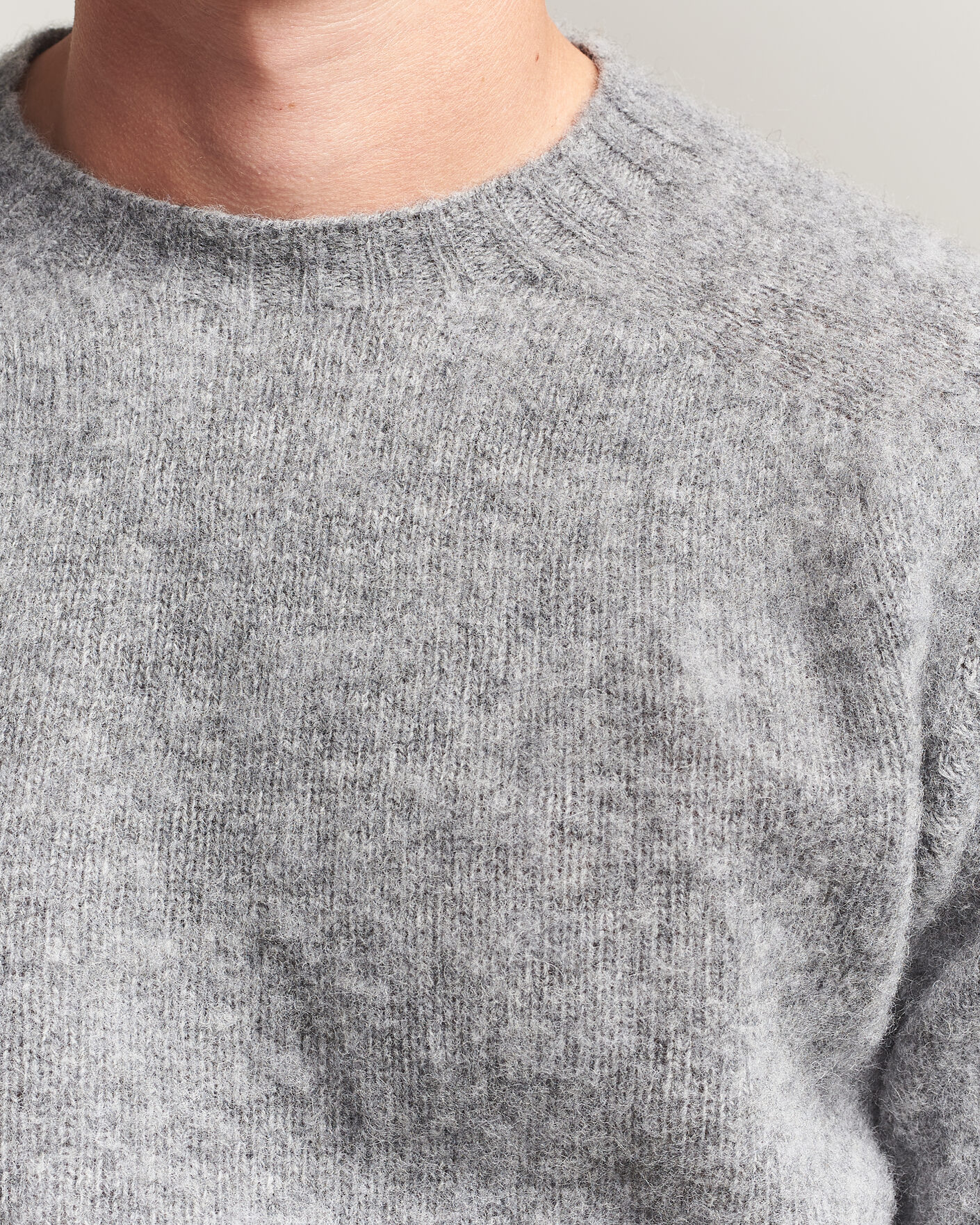 Herr | Tröjor | Harley Of Scotland | Brushed Supersoft Lambswool Crewneck Mid Grey