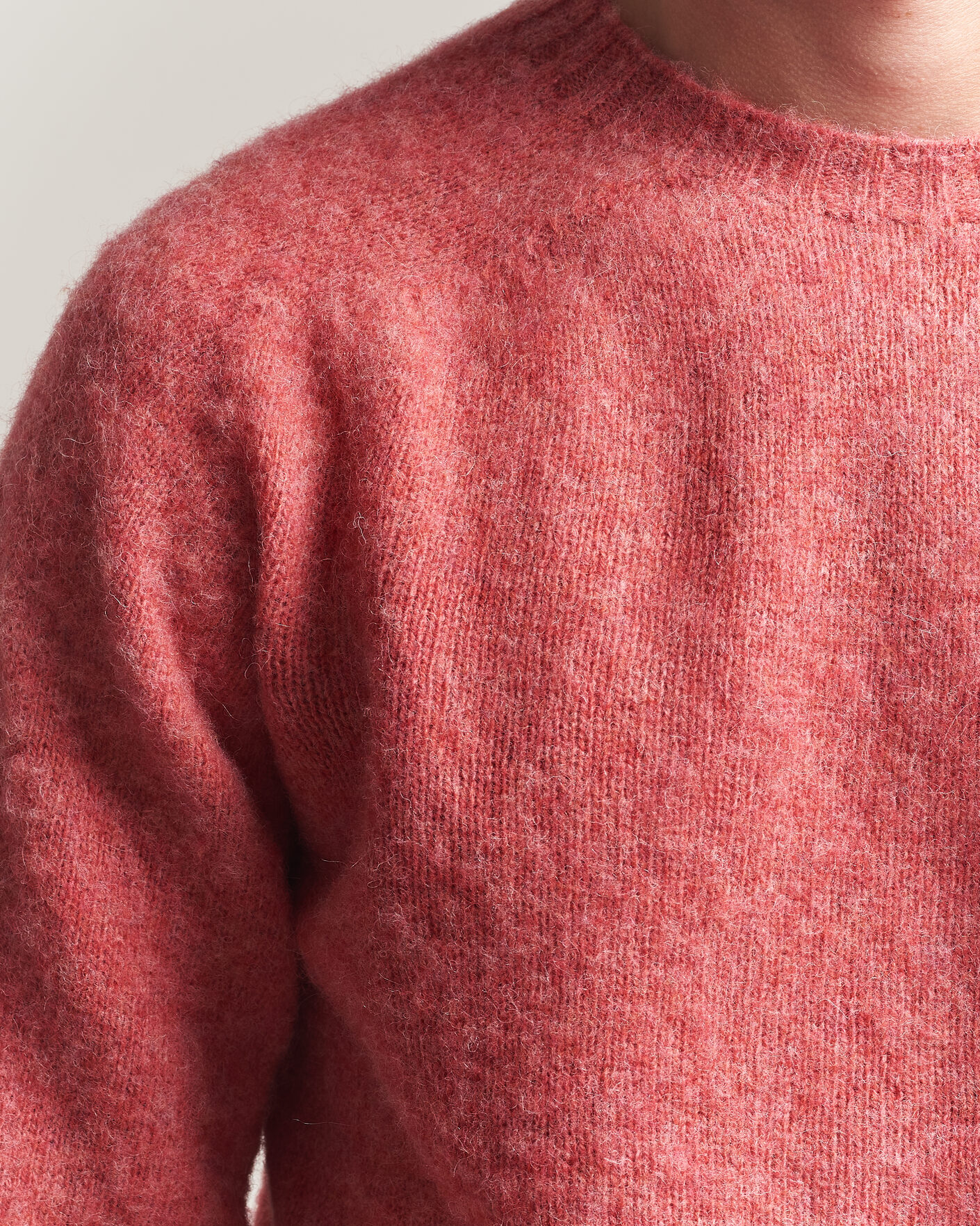 Herr | Tröjor | Harley Of Scotland | Brushed Supersoft Lambswool Crewneck Tea Rose