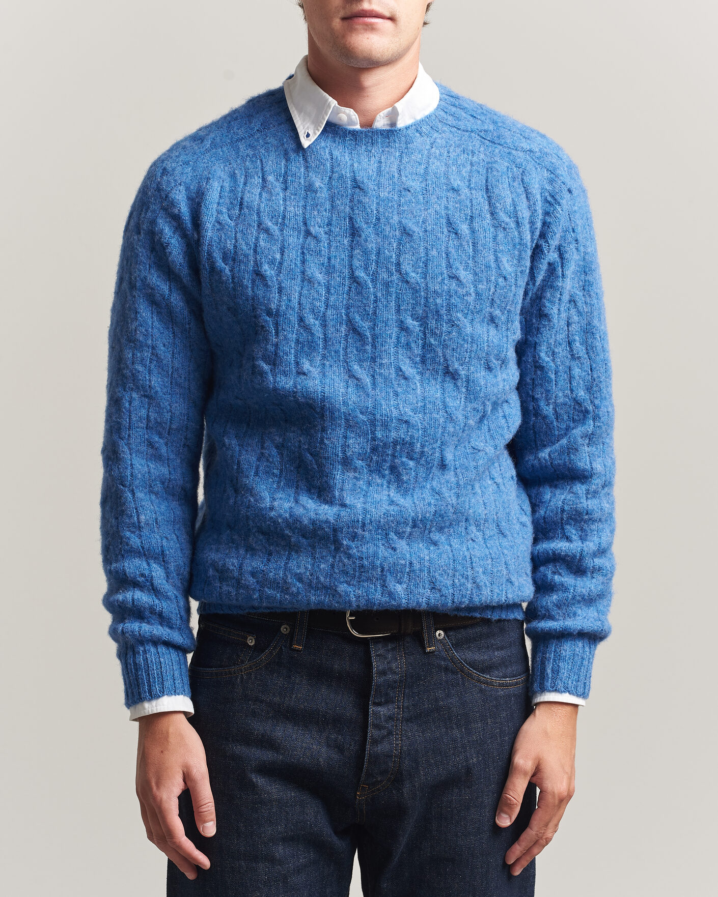 Herr | Tröjor | Harley Of Scotland | Brushed Supersoft Lambswool Cable Cobalt