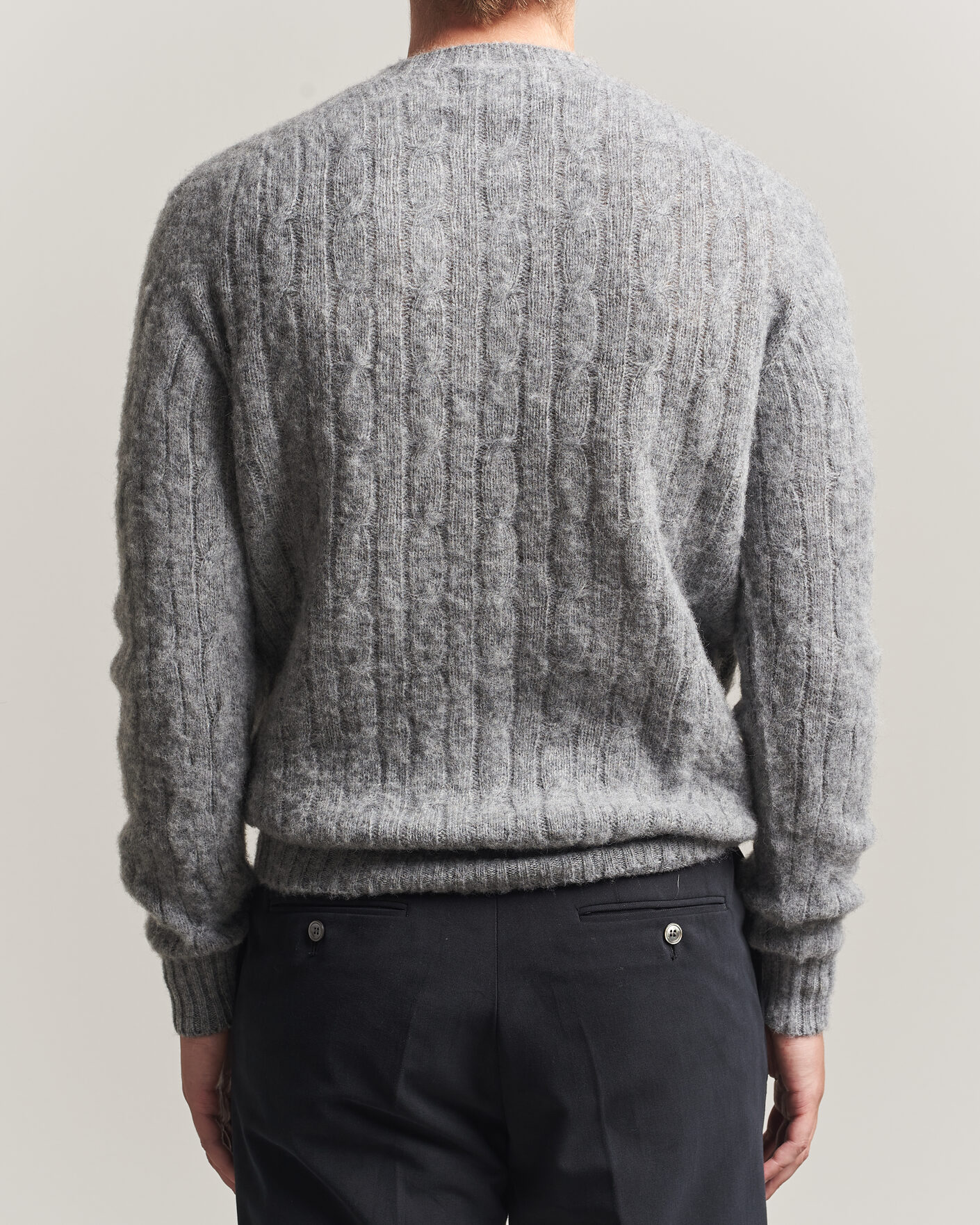 Herr | Tröjor | Harley Of Scotland | Brushed Supersoft Lambswool Cable Mid Grey