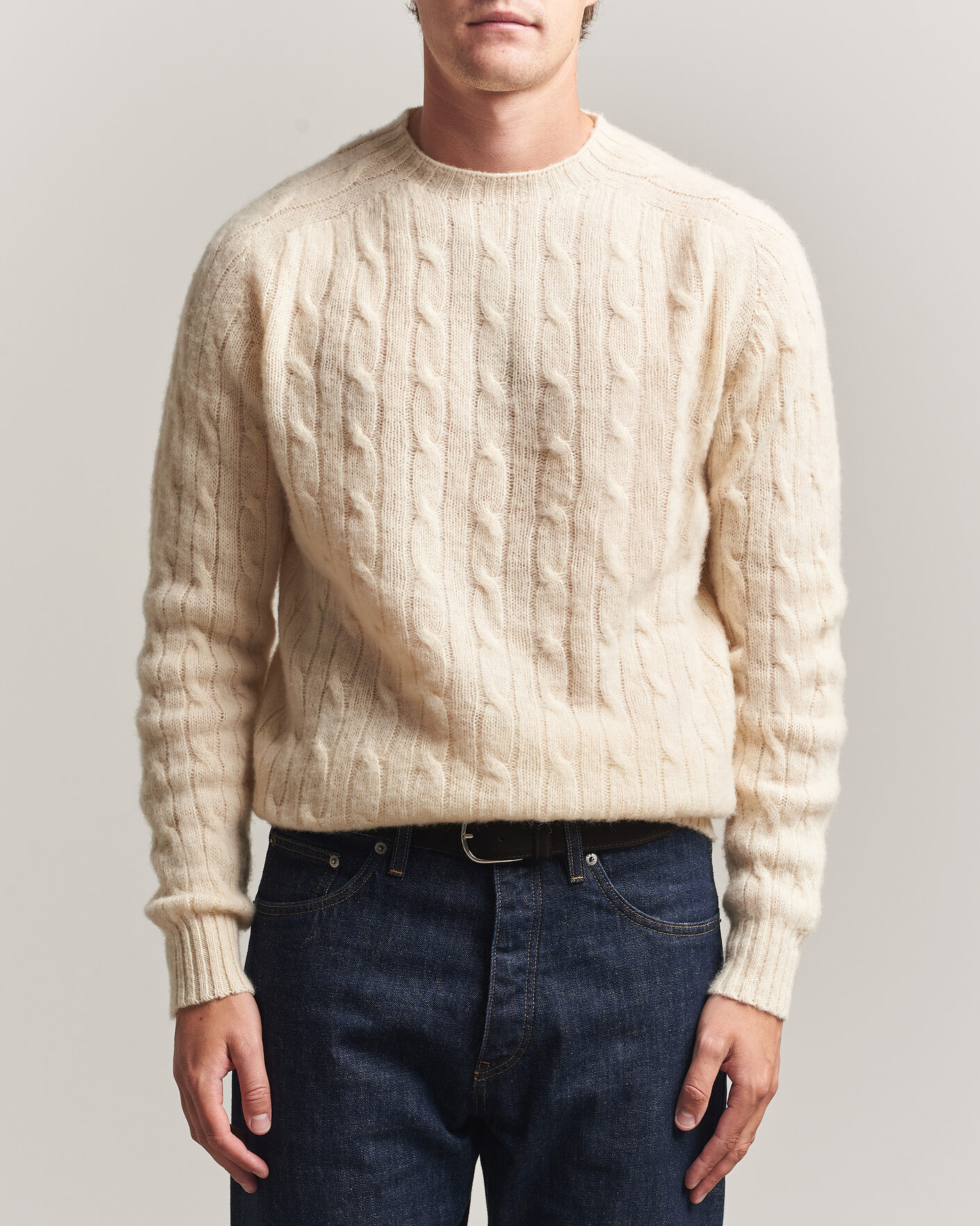 Herr | Tröjor | Harley Of Scotland | Brushed Supersoft Lambswool Cable Vanilla