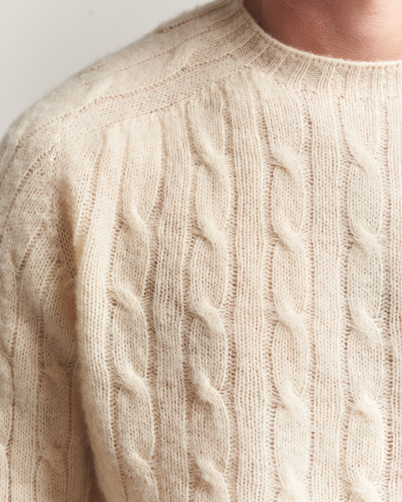 Herr | Tröjor | Harley Of Scotland | Brushed Supersoft Lambswool Cable Vanilla
