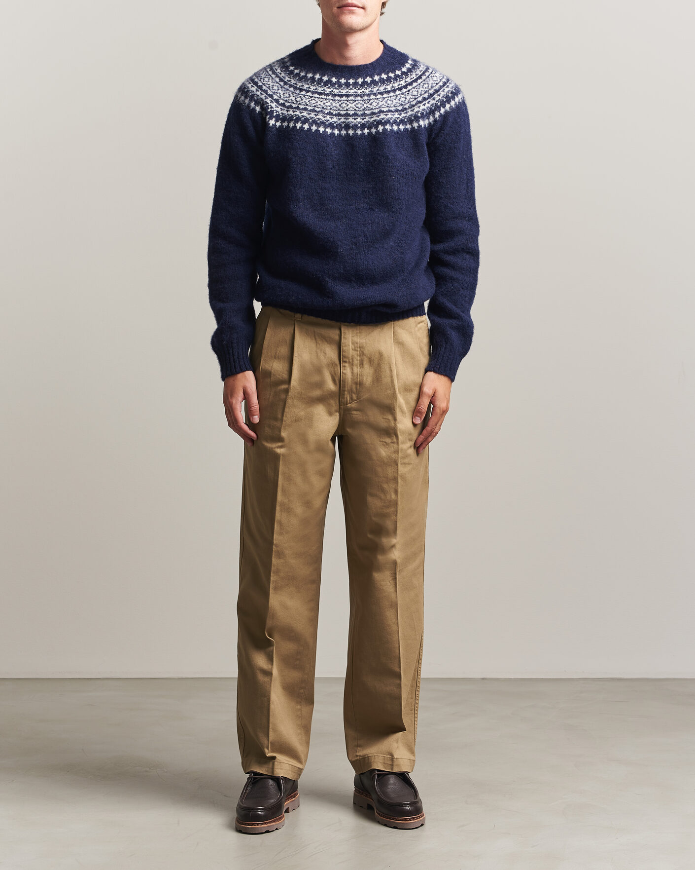 Herr | Tröjor | Harley Of Scotland | Brushed Supersoft Lambswool Yolk Fairisle Navy/Snow White