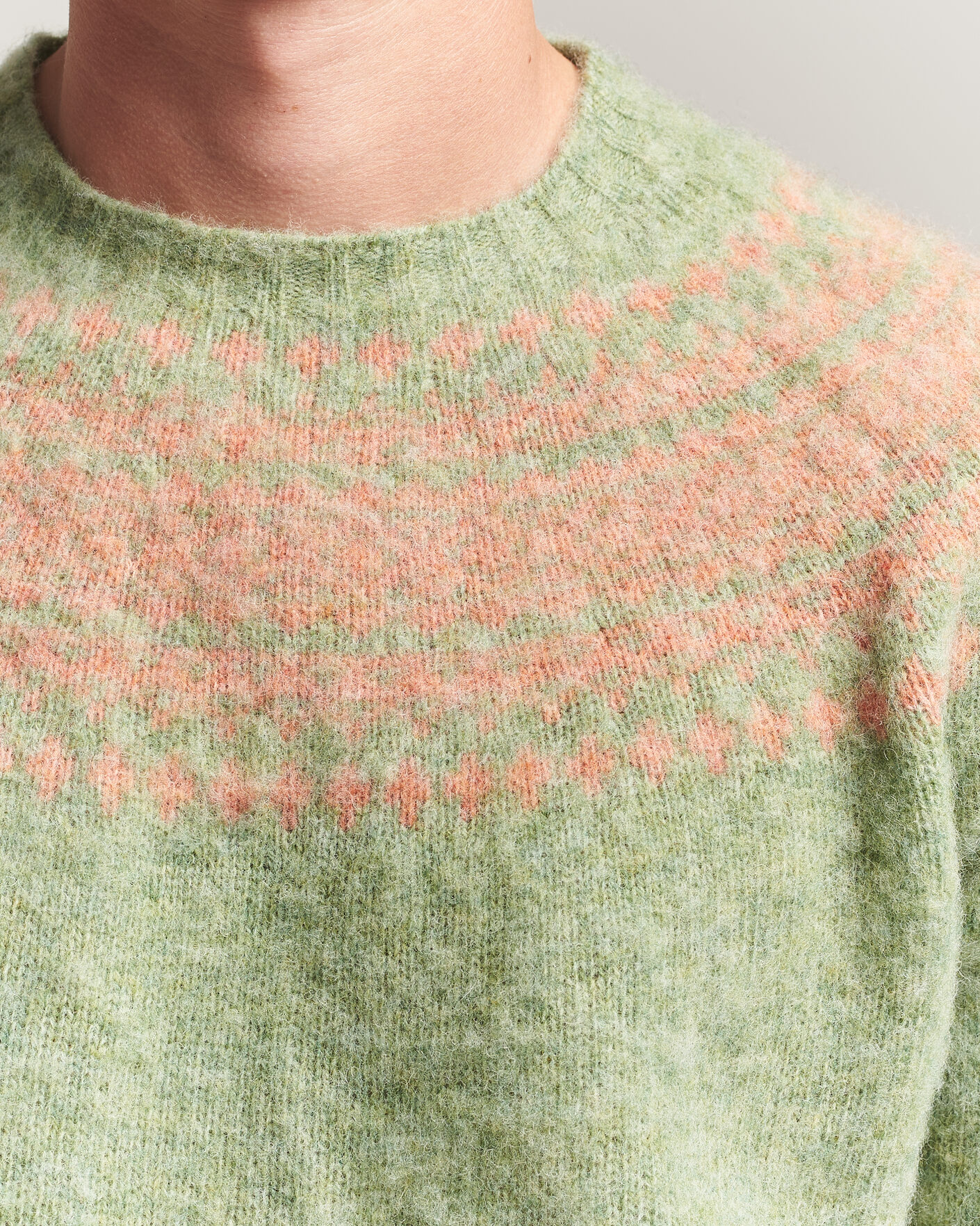 Herr | Tröjor | Harley Of Scotland | Brushed Supersoft Lambswool Yolk Fairisle Sage/Parfait
