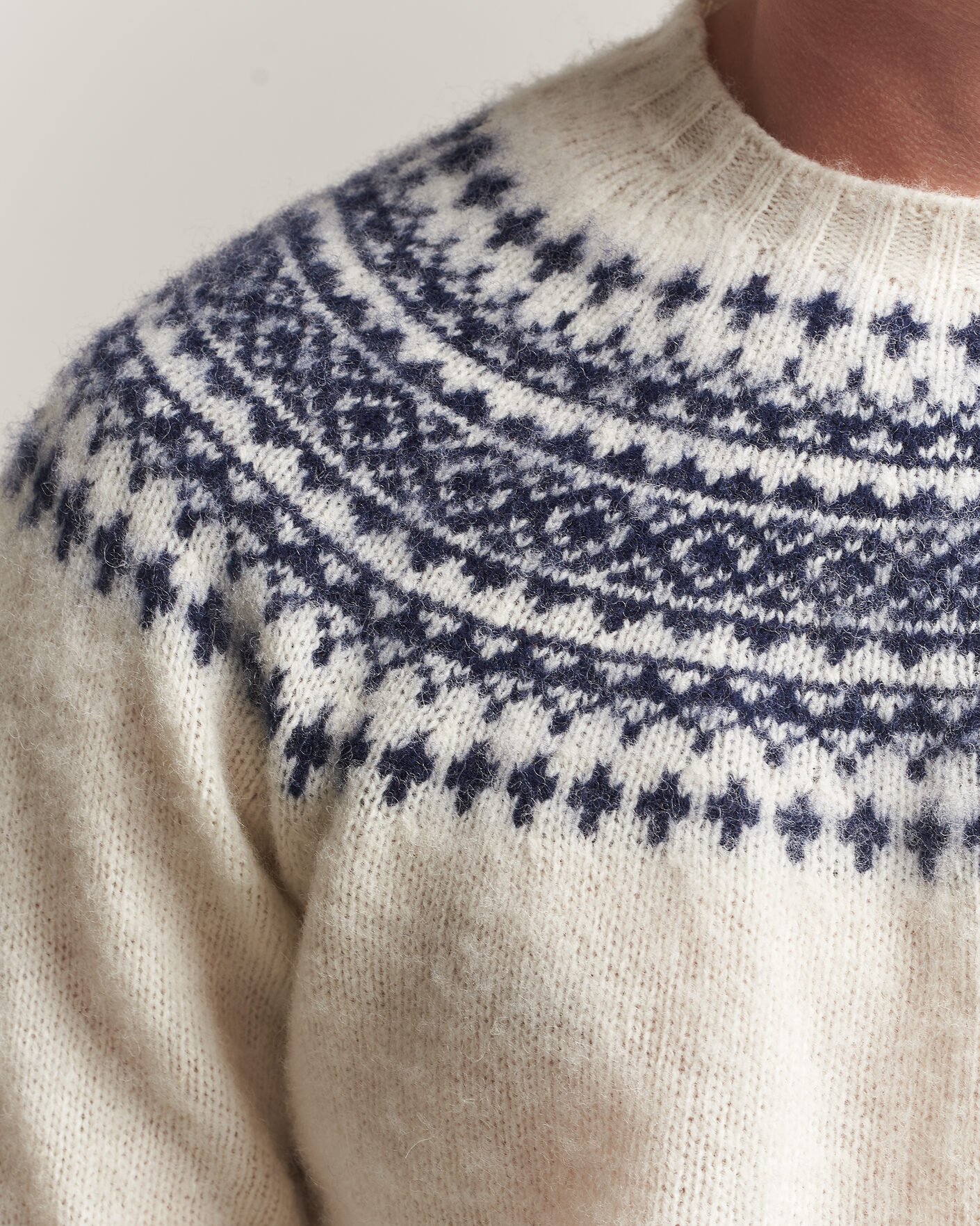 Herr | Tröjor | Harley Of Scotland | Brushed Supersoft Lambswool Yolk Fairisle Snow White/Navy