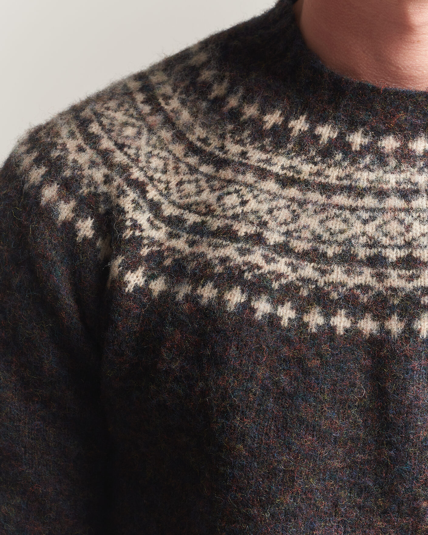 Herr | Tröjor | Harley Of Scotland | Brushed Supersoft Lambswool Yolk Fairisle Volcano/Cameo
