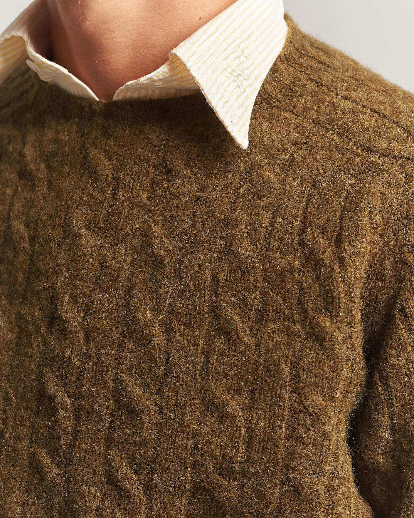 Herr | Tröjor | Drake's | Brushed Shetland Cable Crew Moorland Olive