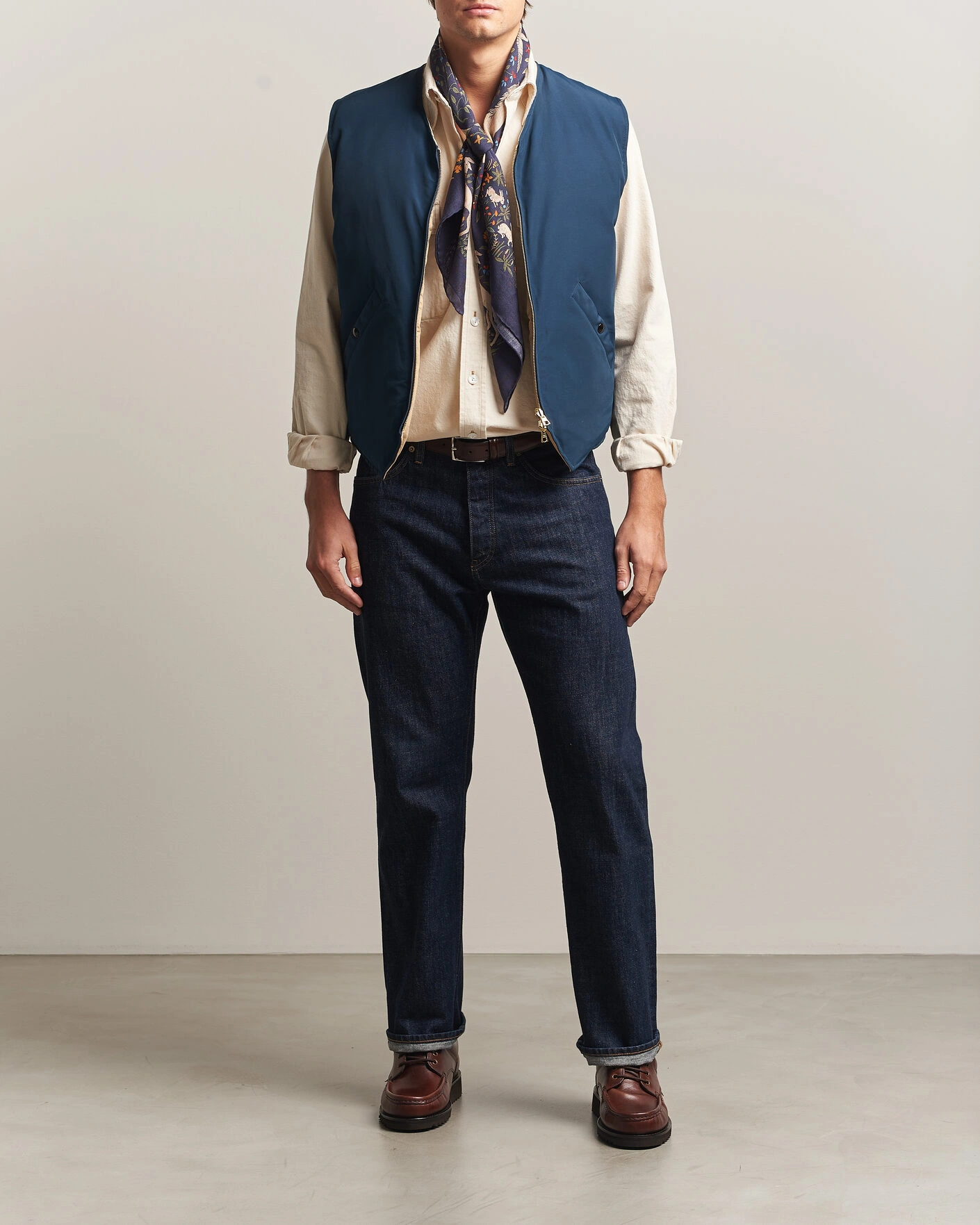 Herr | Västar | Drake's | Reversible Down Vest Petrol/Ecru