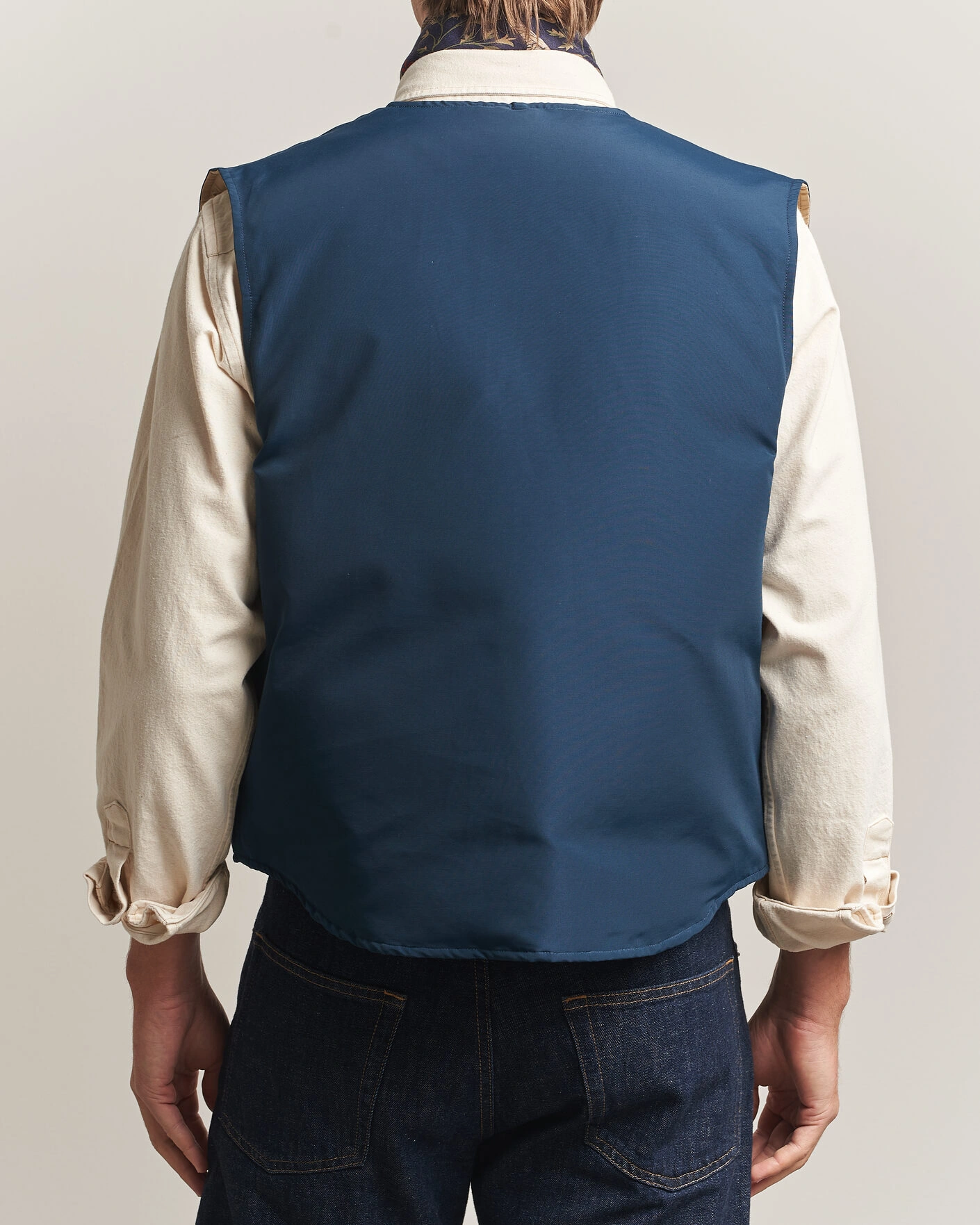 Herr | Västar | Drake's | Reversible Down Vest Petrol/Ecru